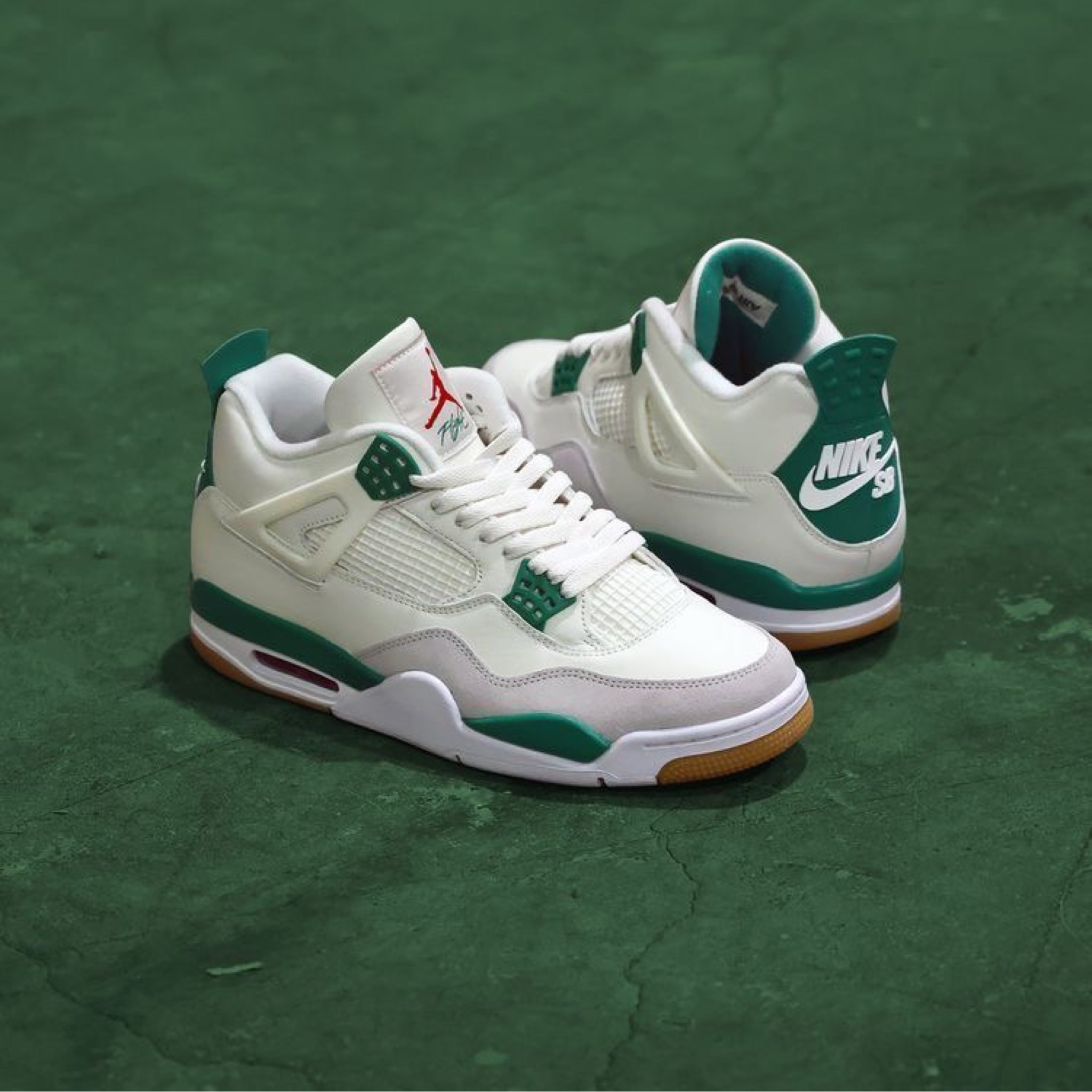  JORDAN 4 