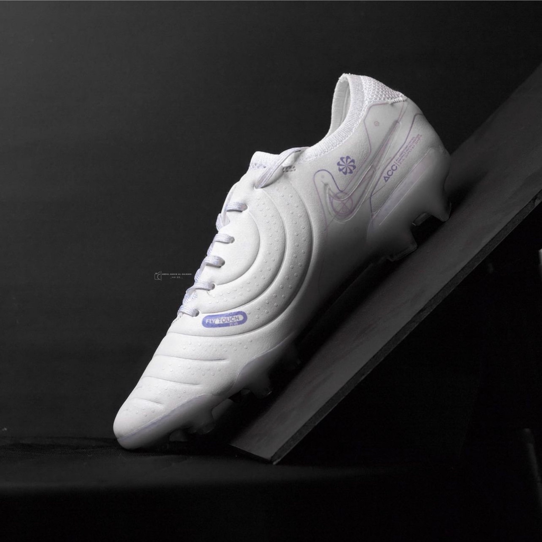  NIKE Tempo / خاص بالعشب الطبيعي  