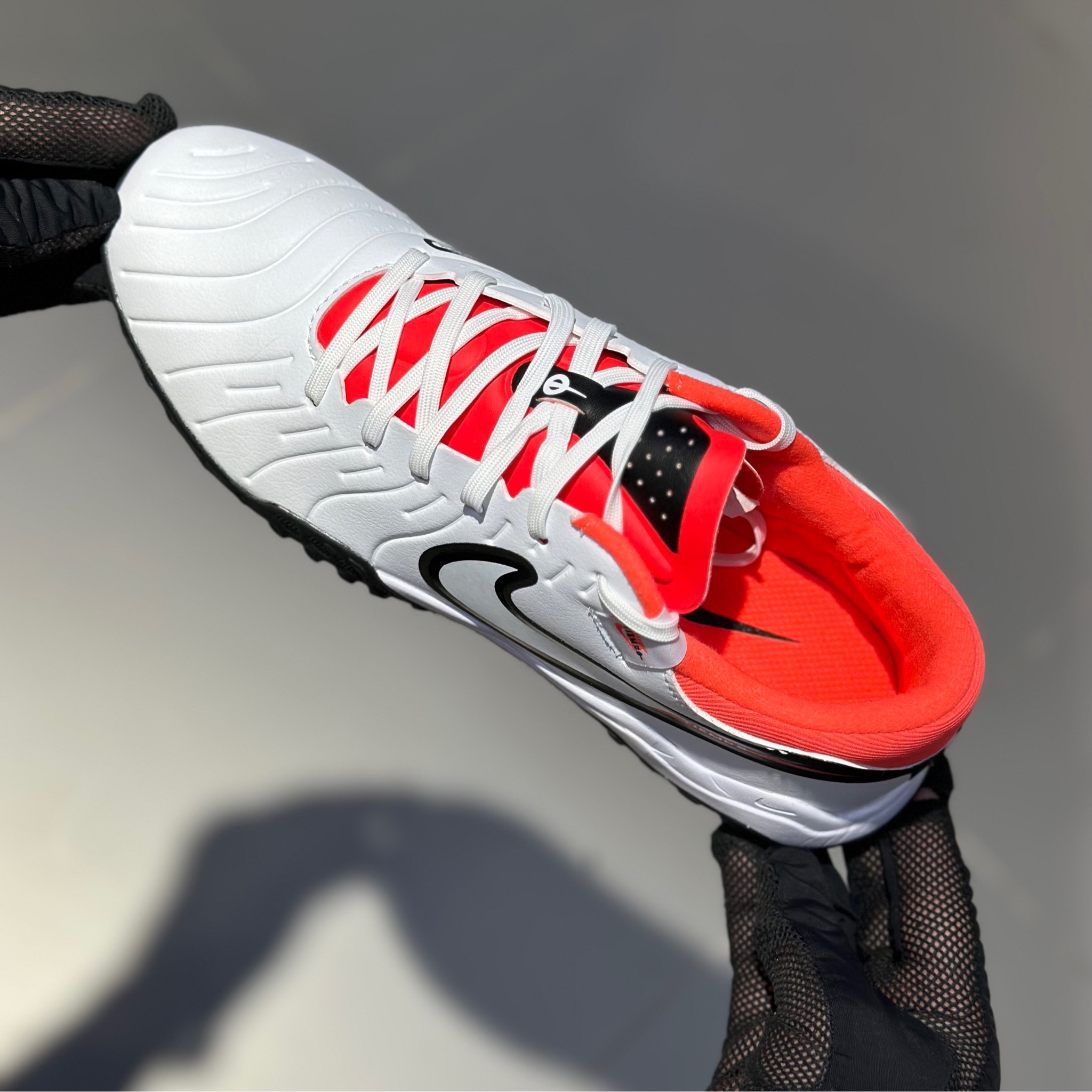  Nike Tempo/العشب الصناعي 