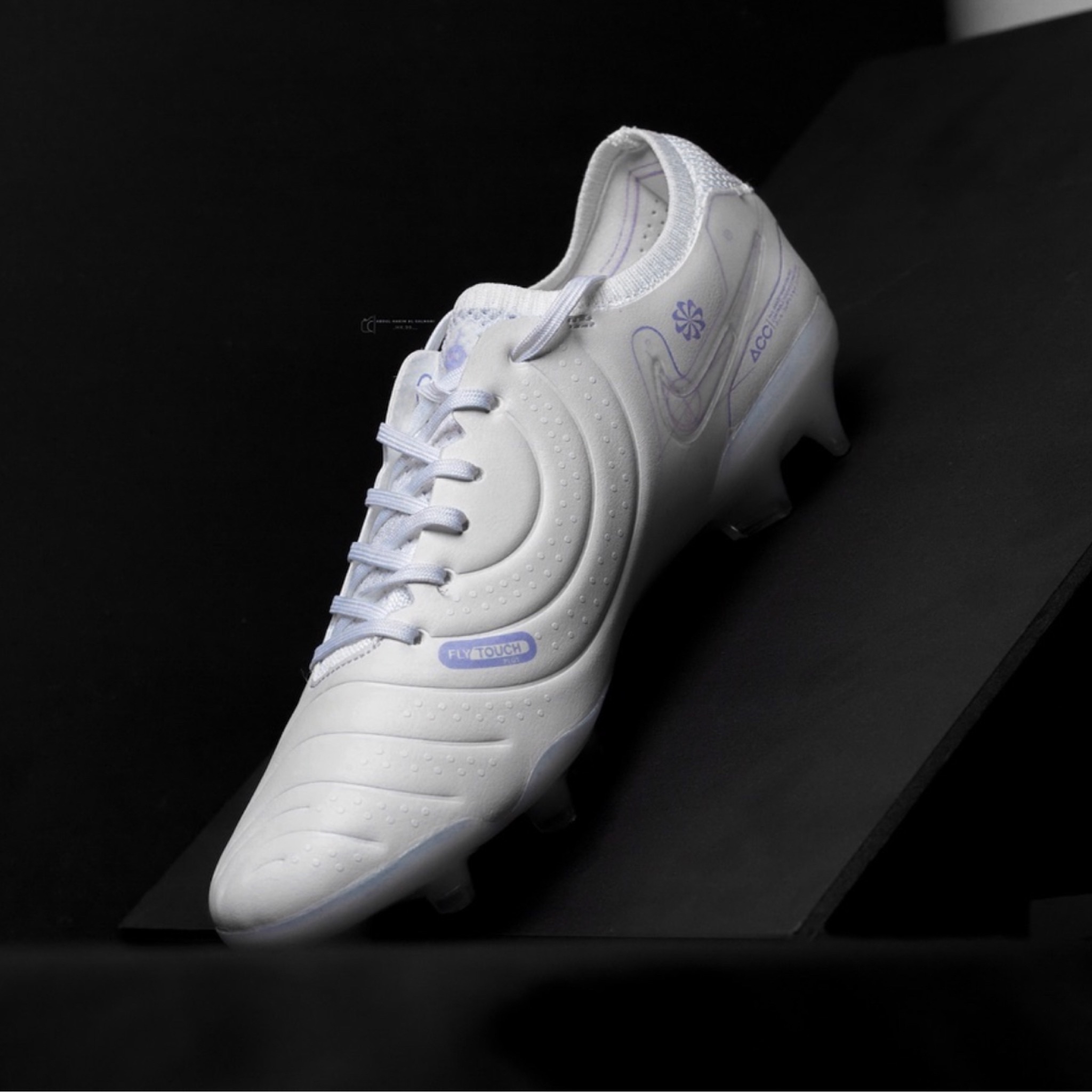  NIKE Tempo / خاص بالعشب الطبيعي  