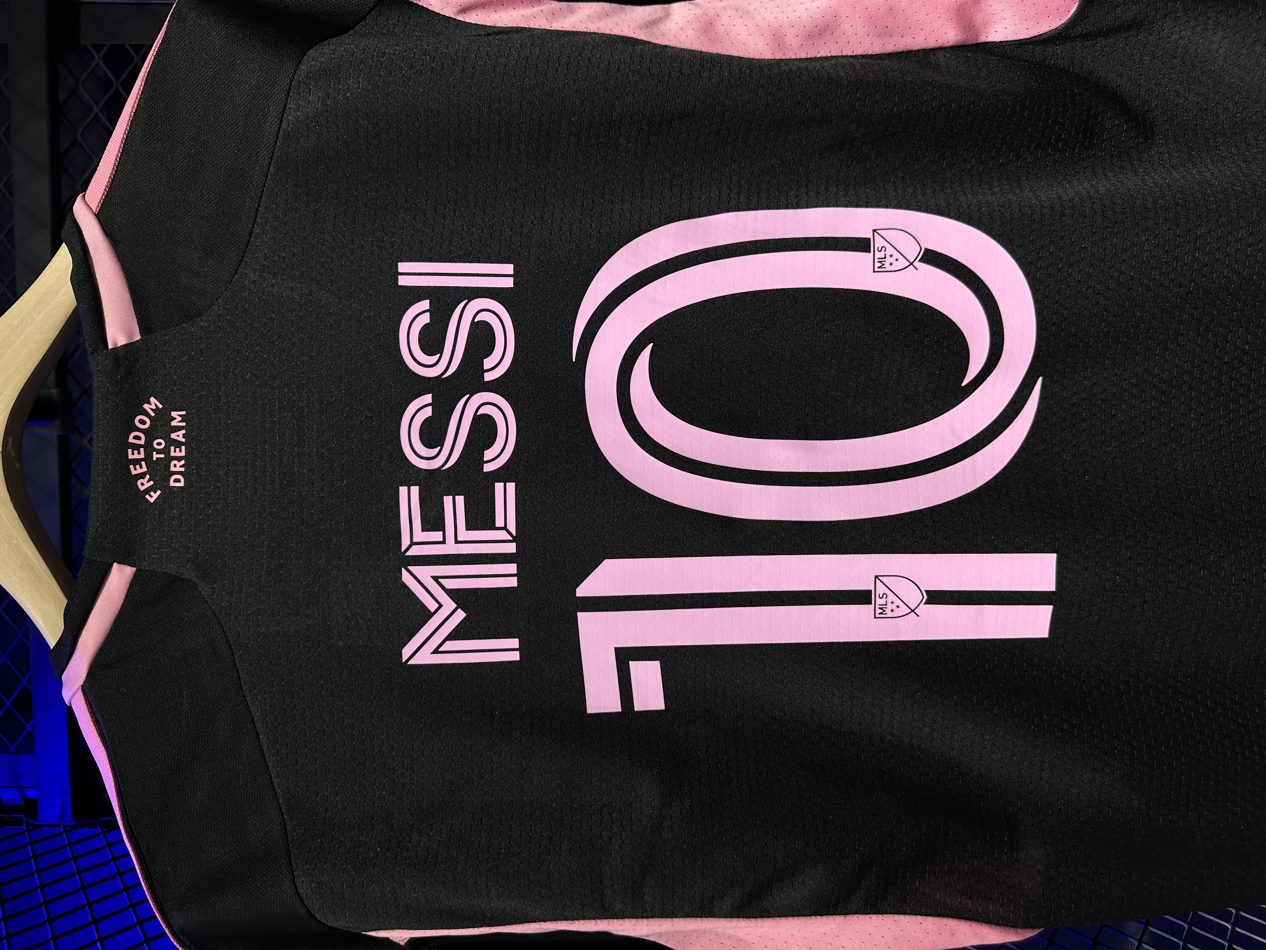  ميامي الامريكي بأسم ورقم Messi 10 