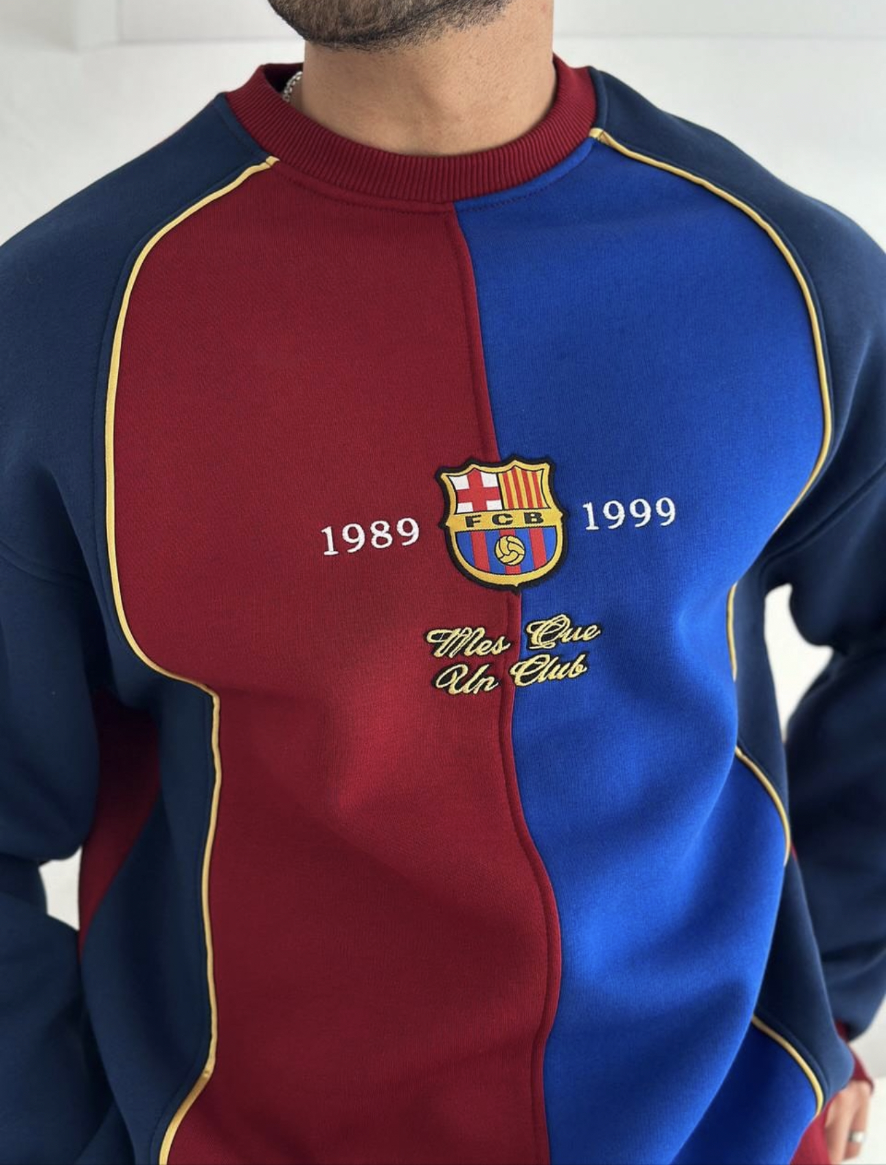  هودي برشلونه بتصميم كلاسيك 