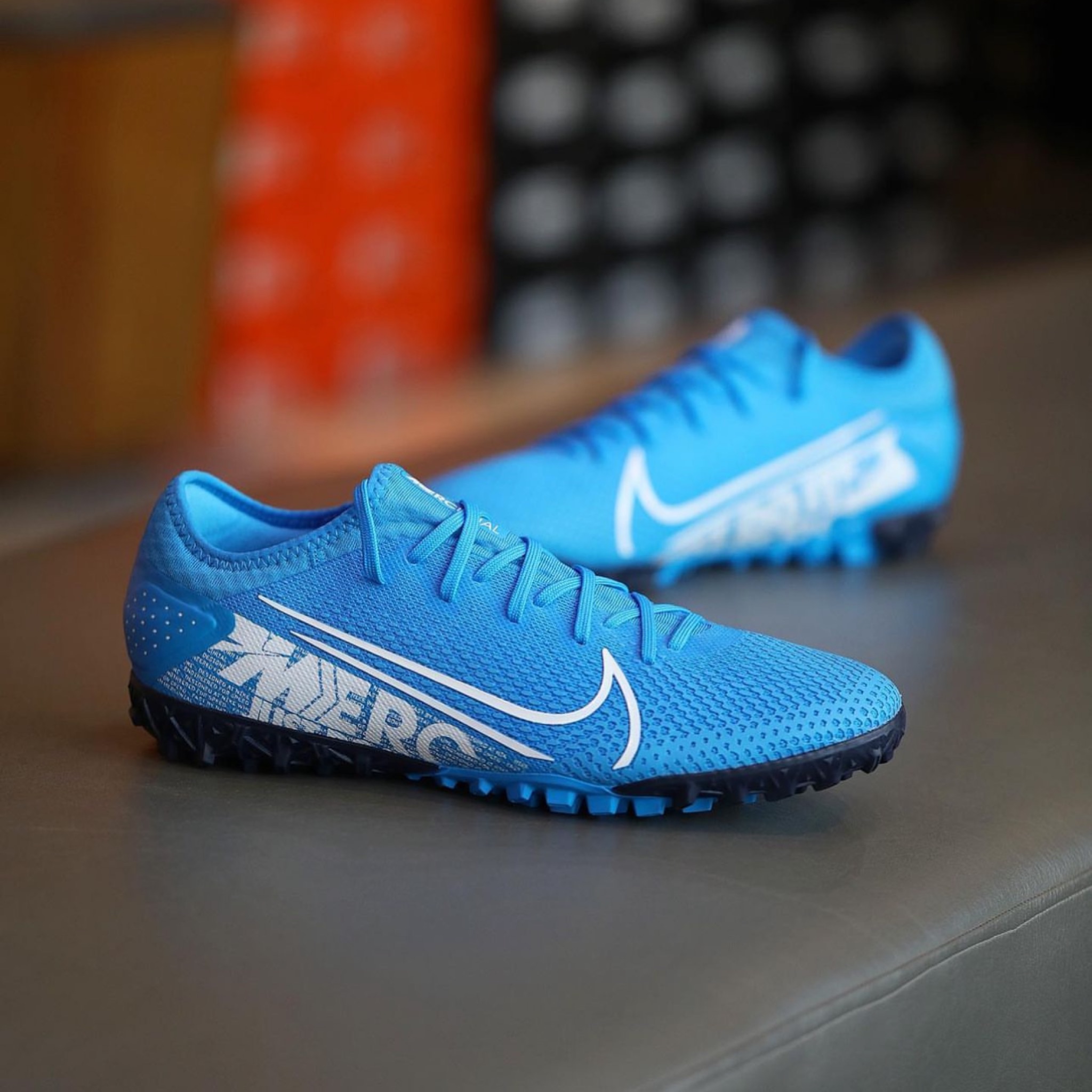  NIKE/العشب الصناعي 