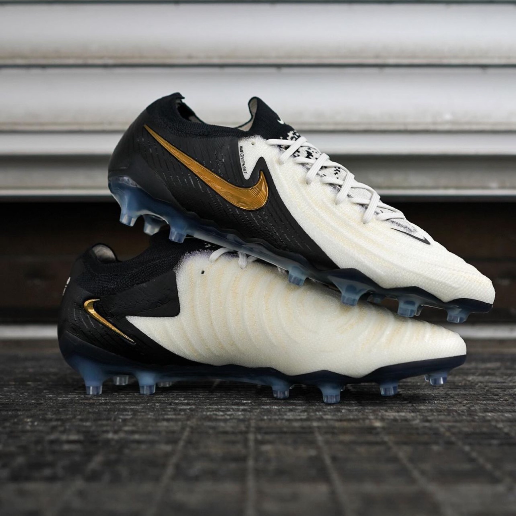  NIKE / خاص بالعشب الطبيعي 