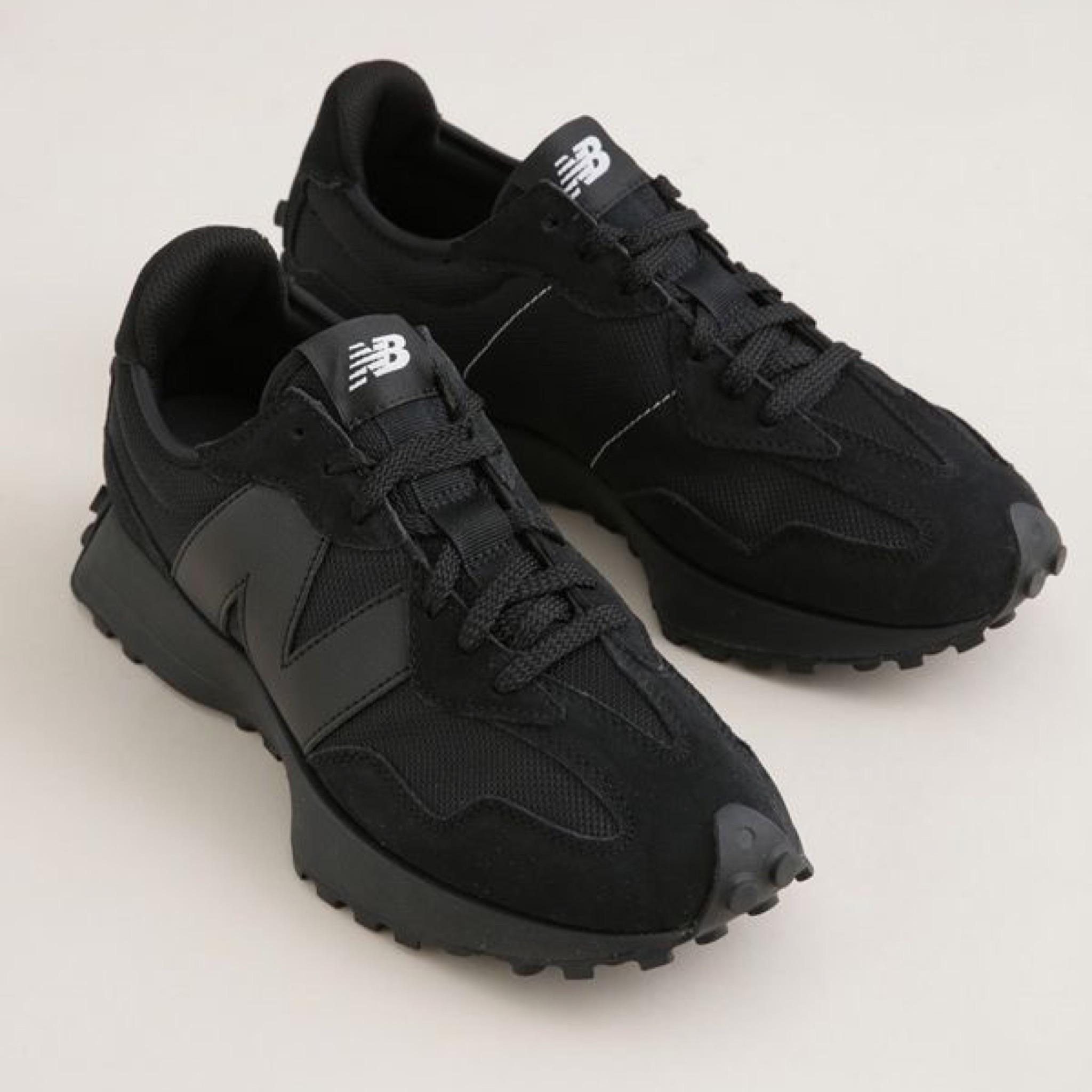  New Balance - black 327 
