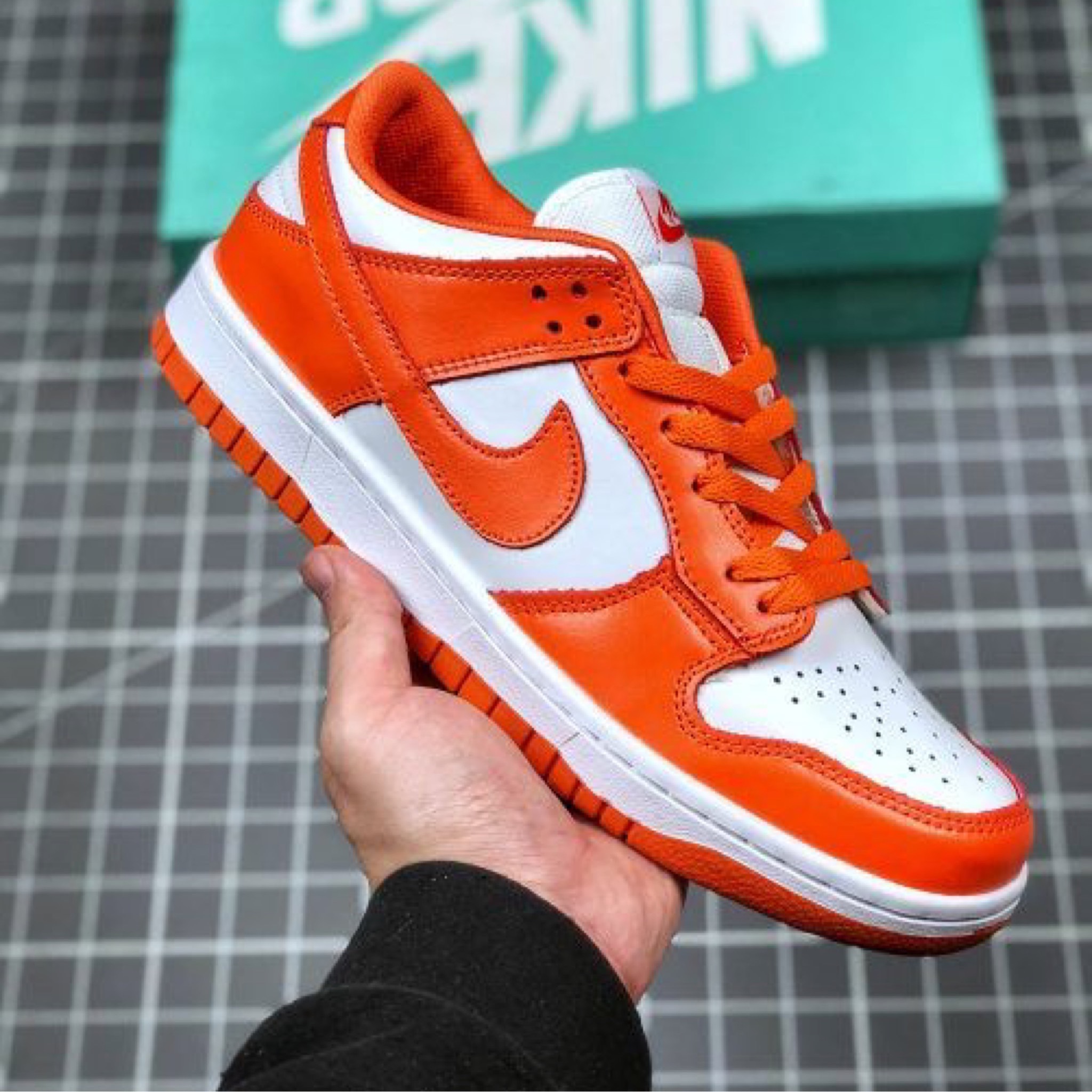   JORDAN  orange 
