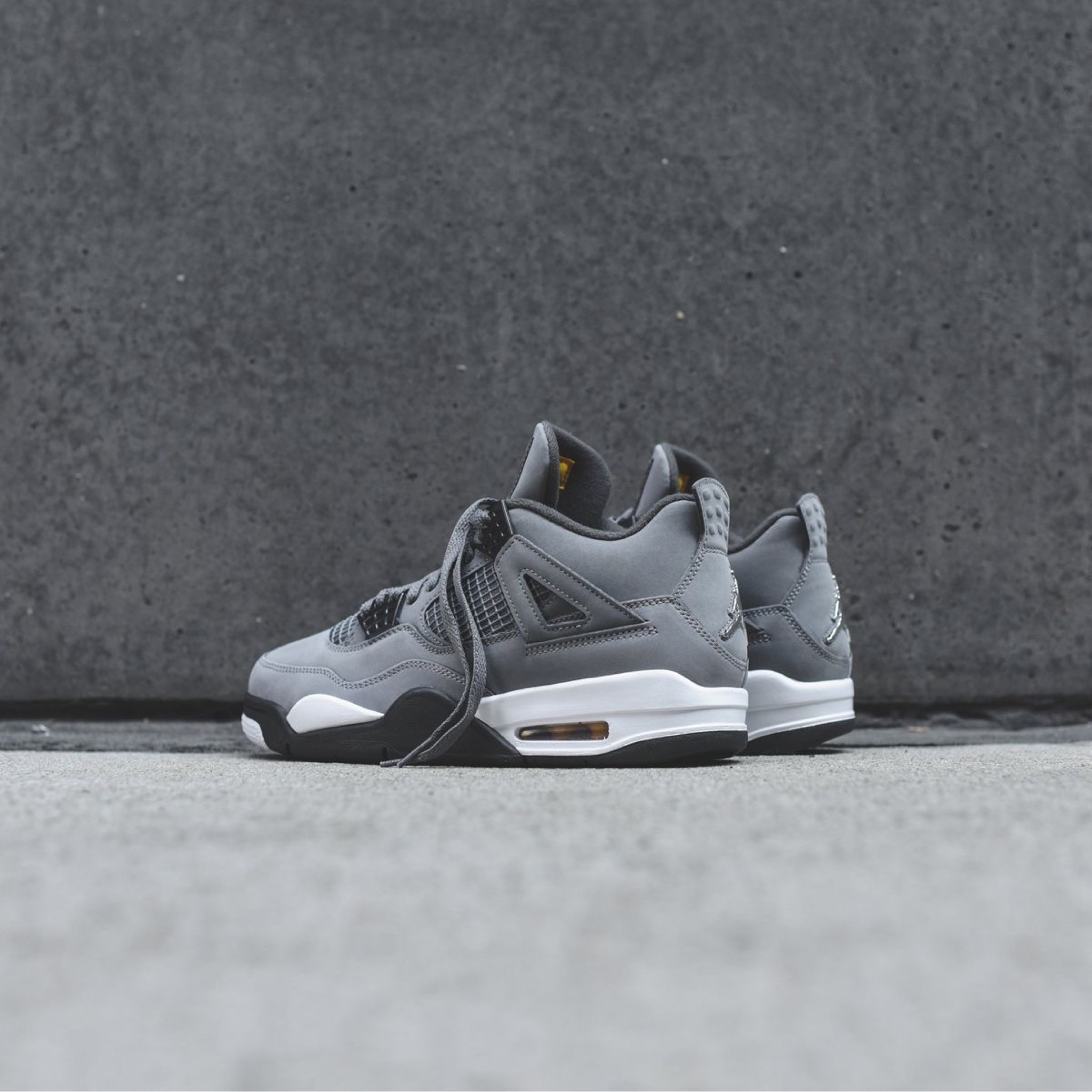  JORDAN 4 