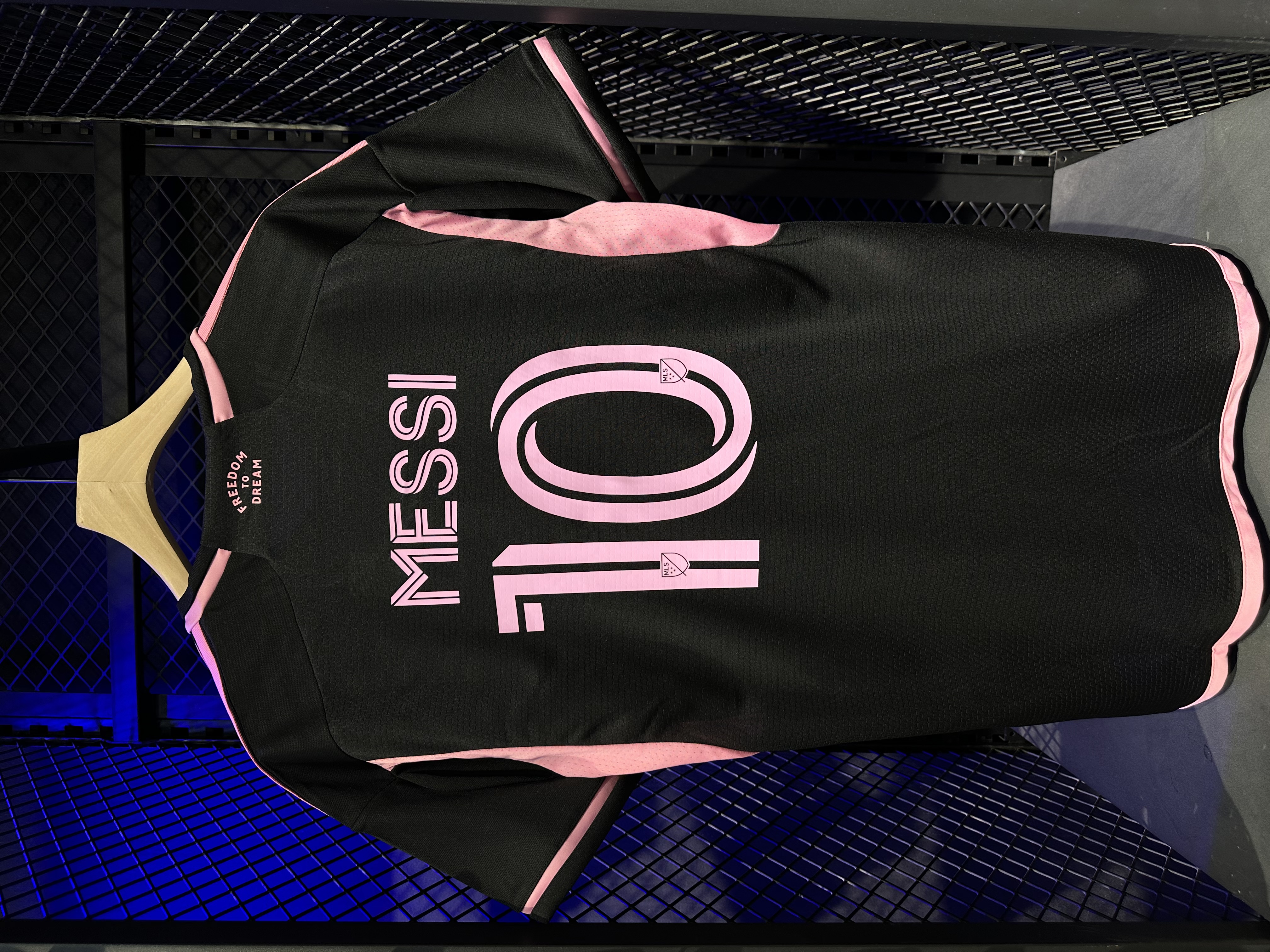  ميامي الامريكي بأسم ورقم Messi 10 