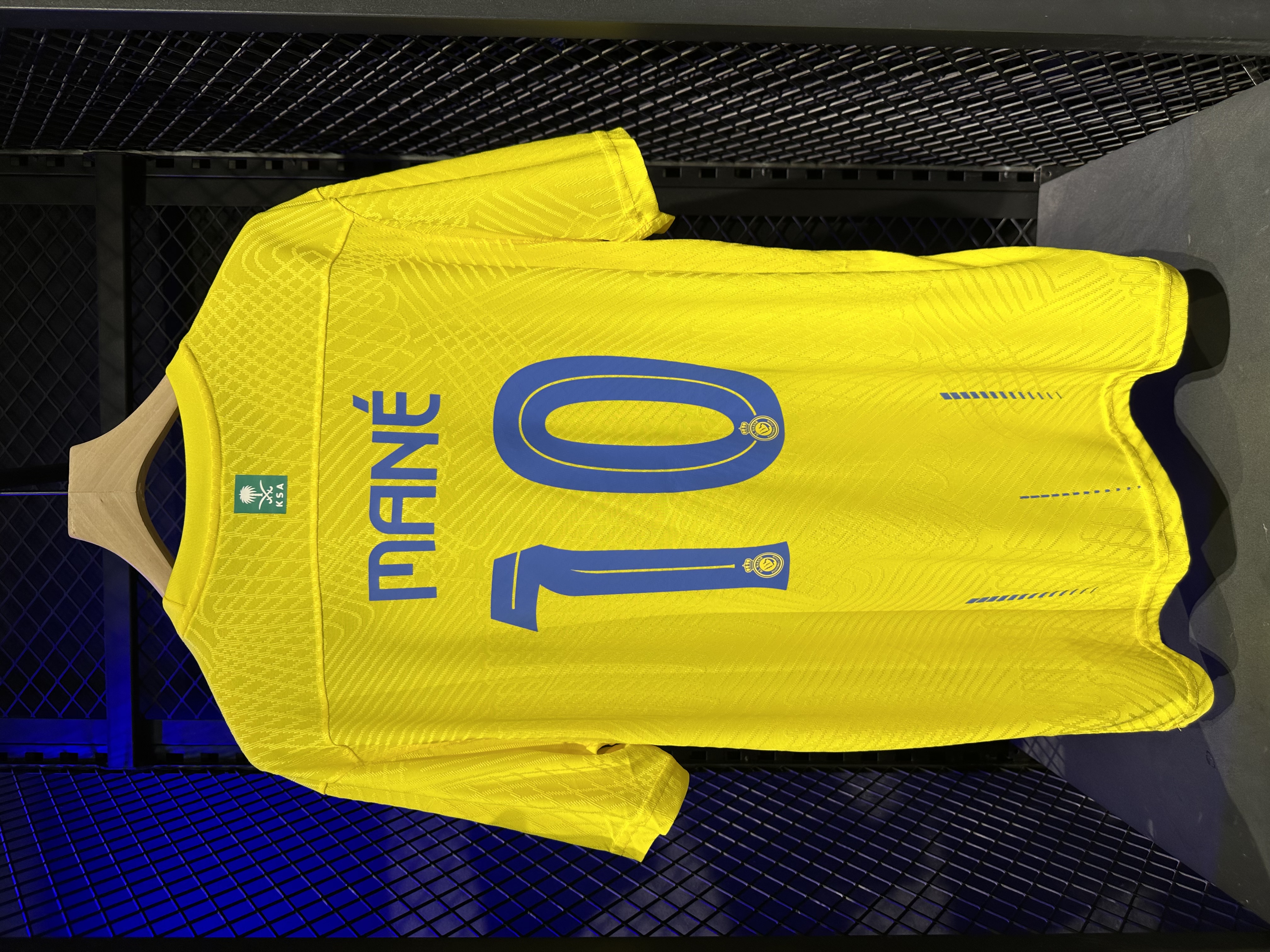  النصر الاساسي مع اسم ورقم MANÉ 