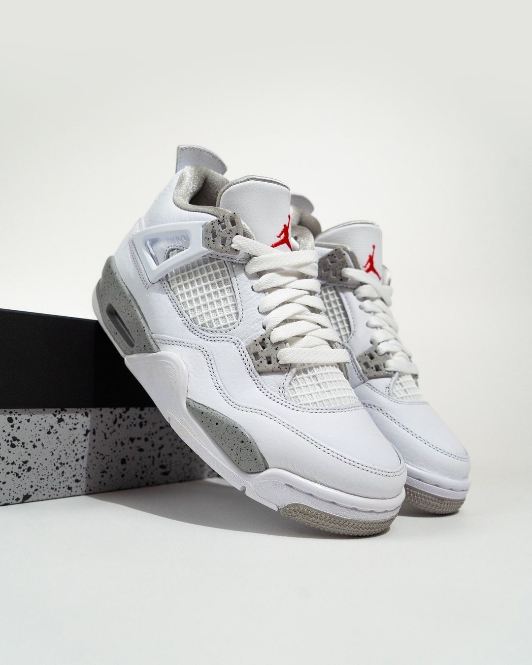  JORDAN 4 