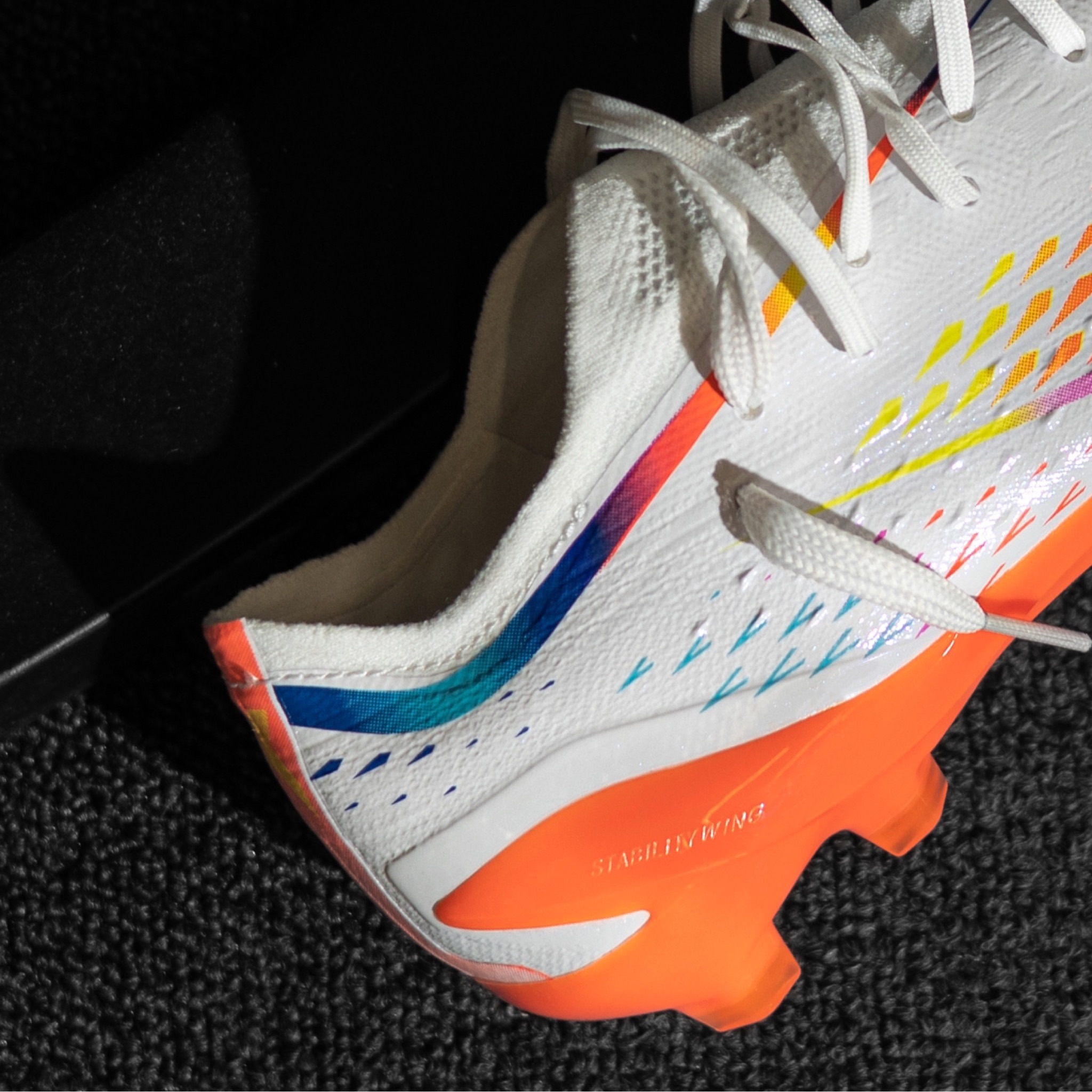  Adidas/ خاص للعشب الطبيعي 