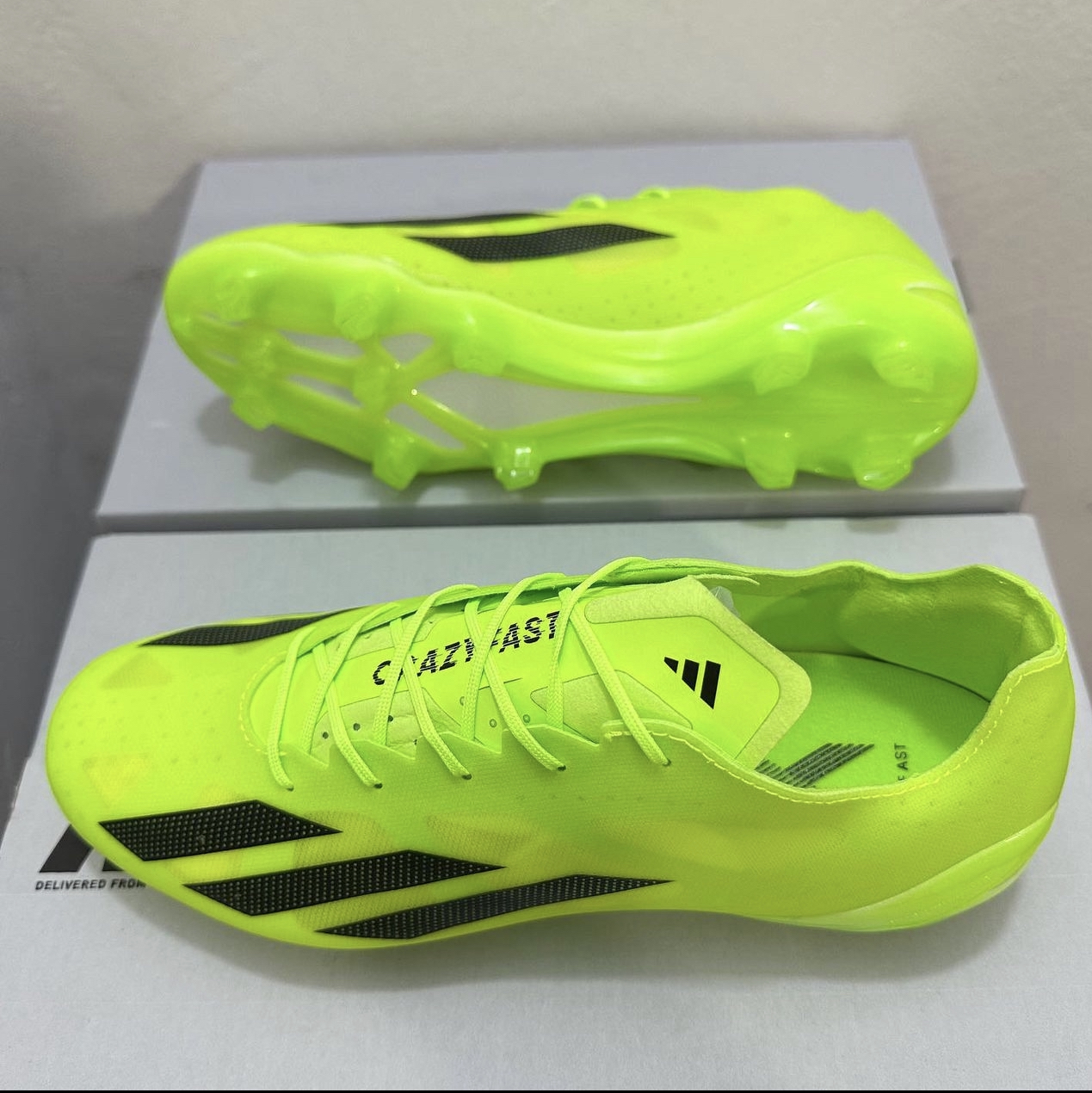  adidas  / خاص بالعشب الطبيعي 
