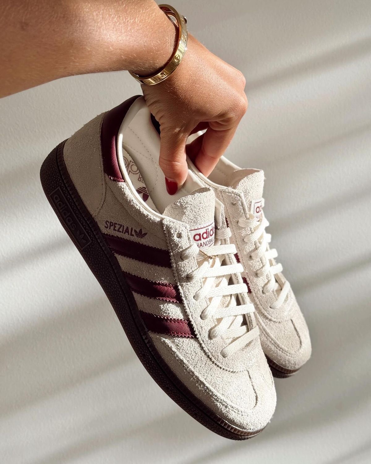 نسخة من ADIDAS