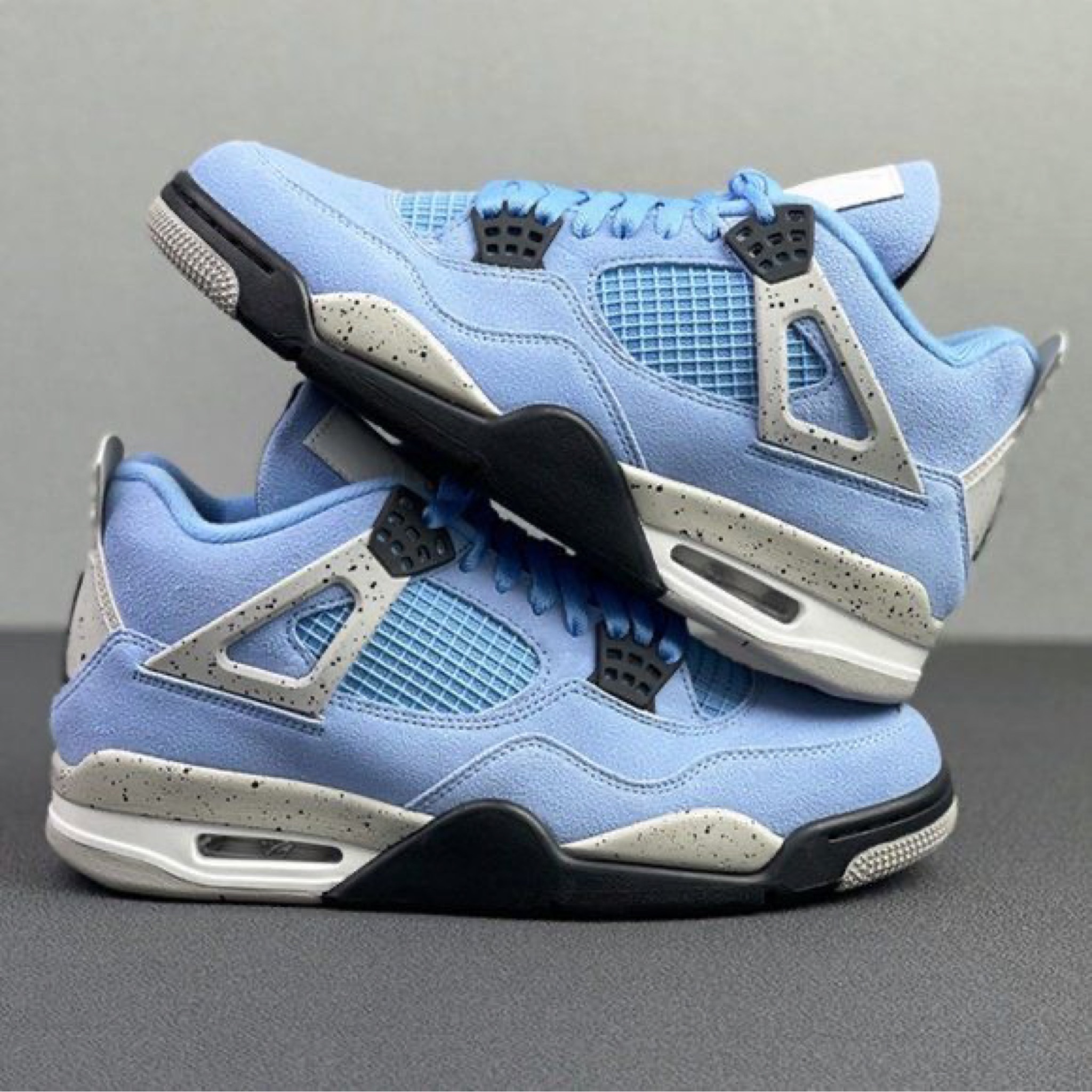  JORDAN 4 