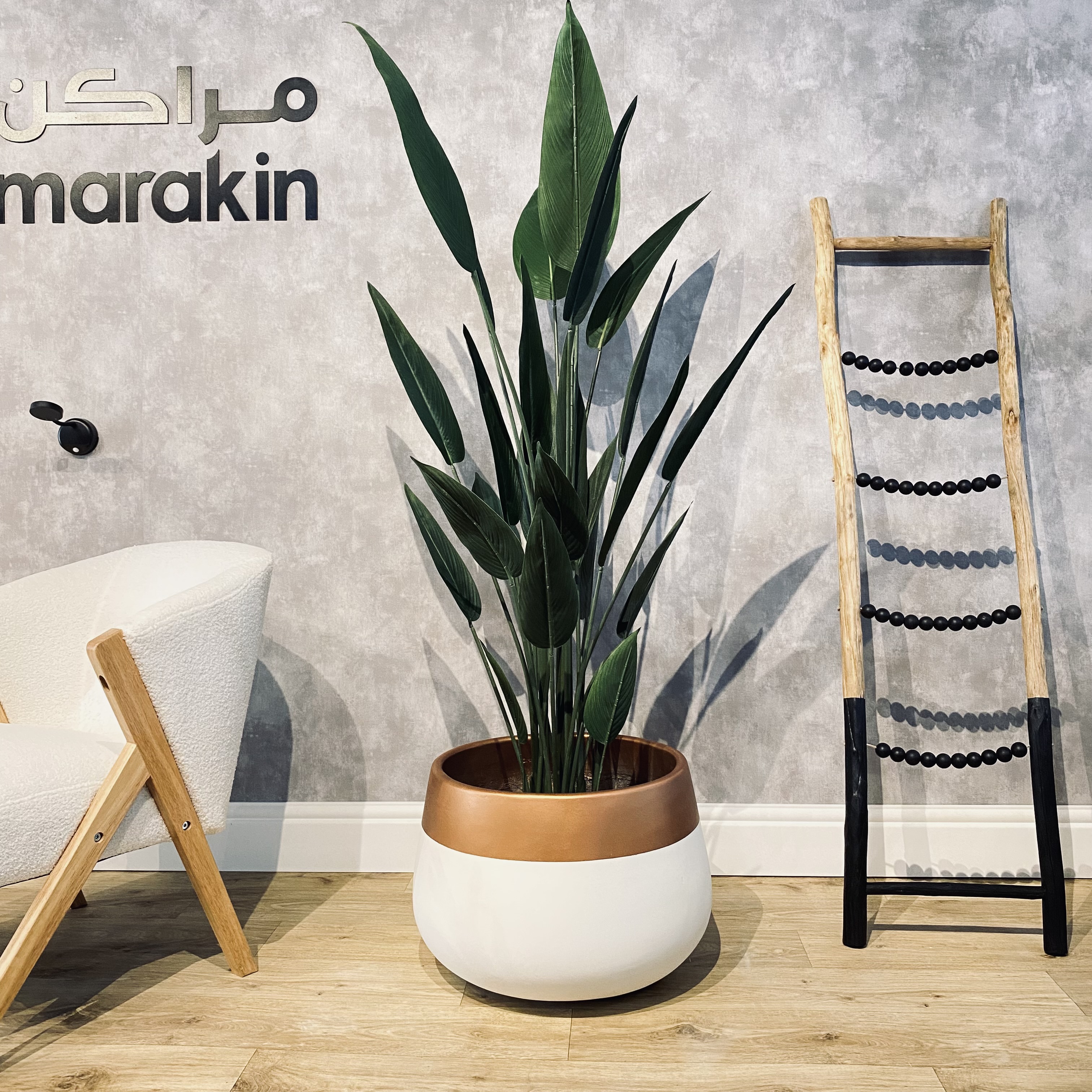  مركن اسطواني اسمنتي ابيض  اطار نحاسي 