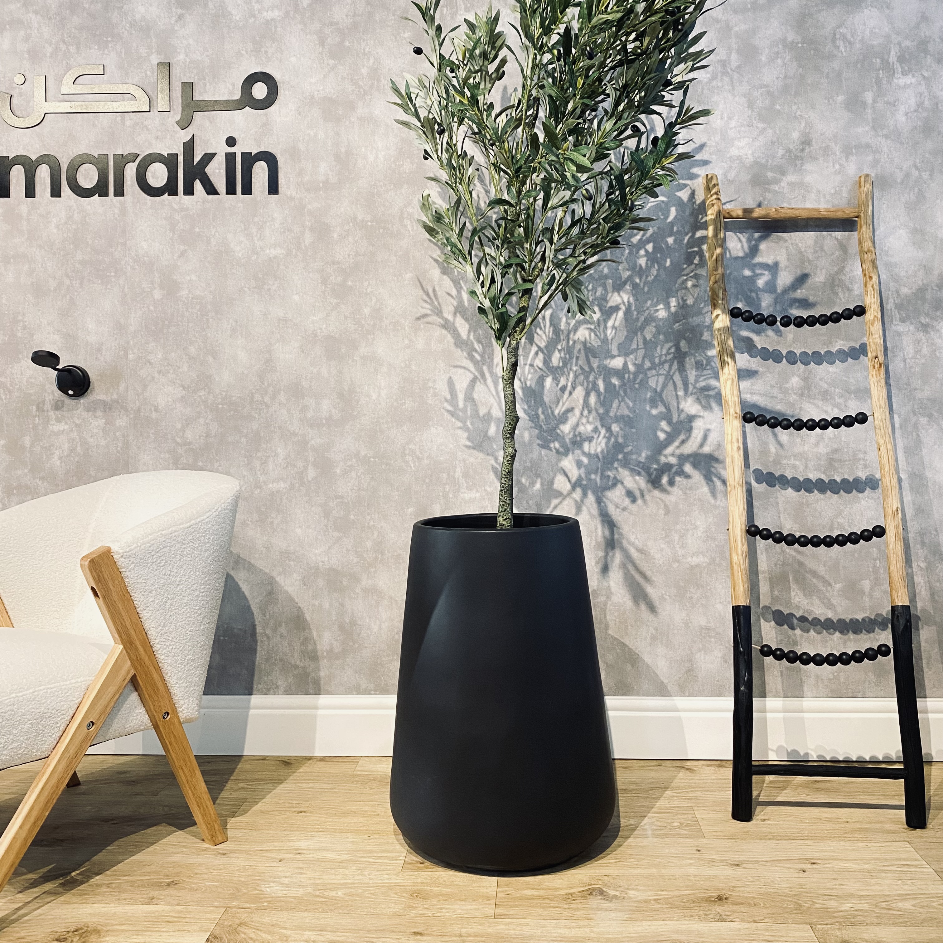   مركن اسطواني اسمنتي اسود 