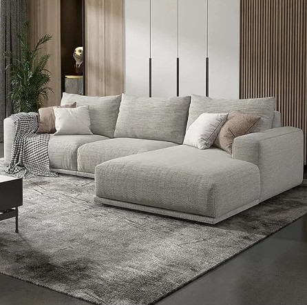 صورة مقربة لكنبة زاوية رمادية من الكتان في غرفة معيشة حديثة