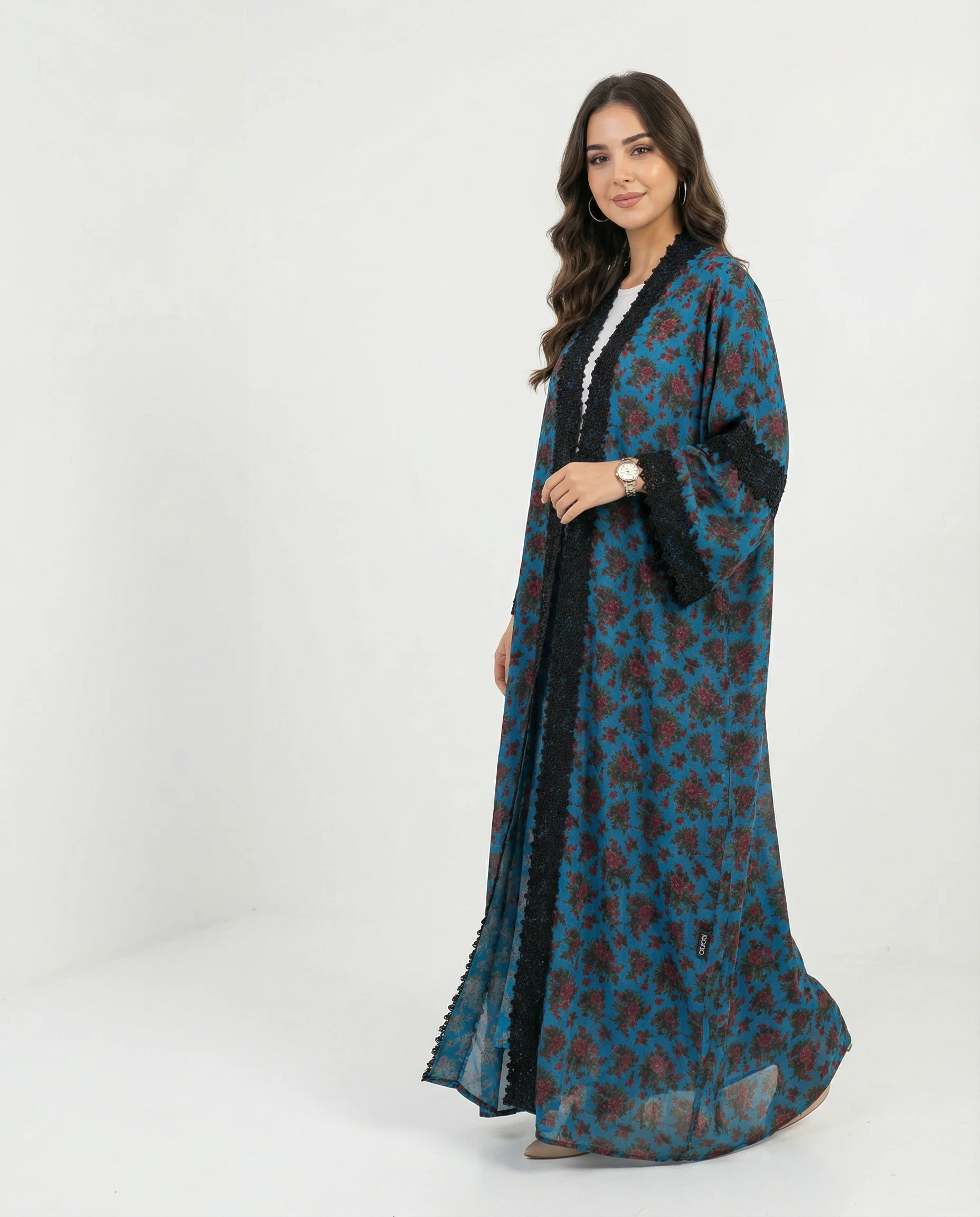 عباية مطرزة