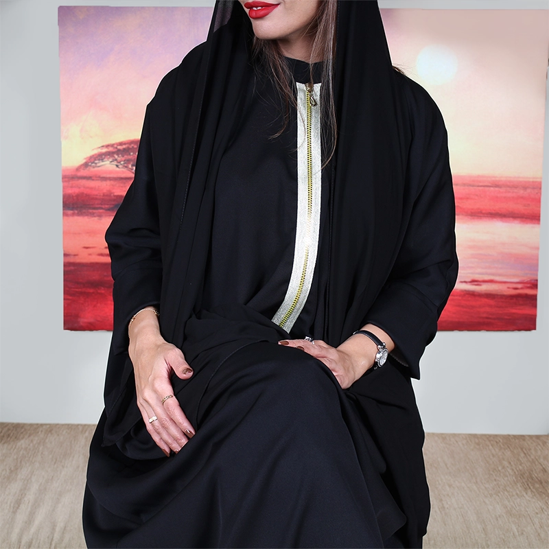 عباية سوداء مغلقة من الأمام