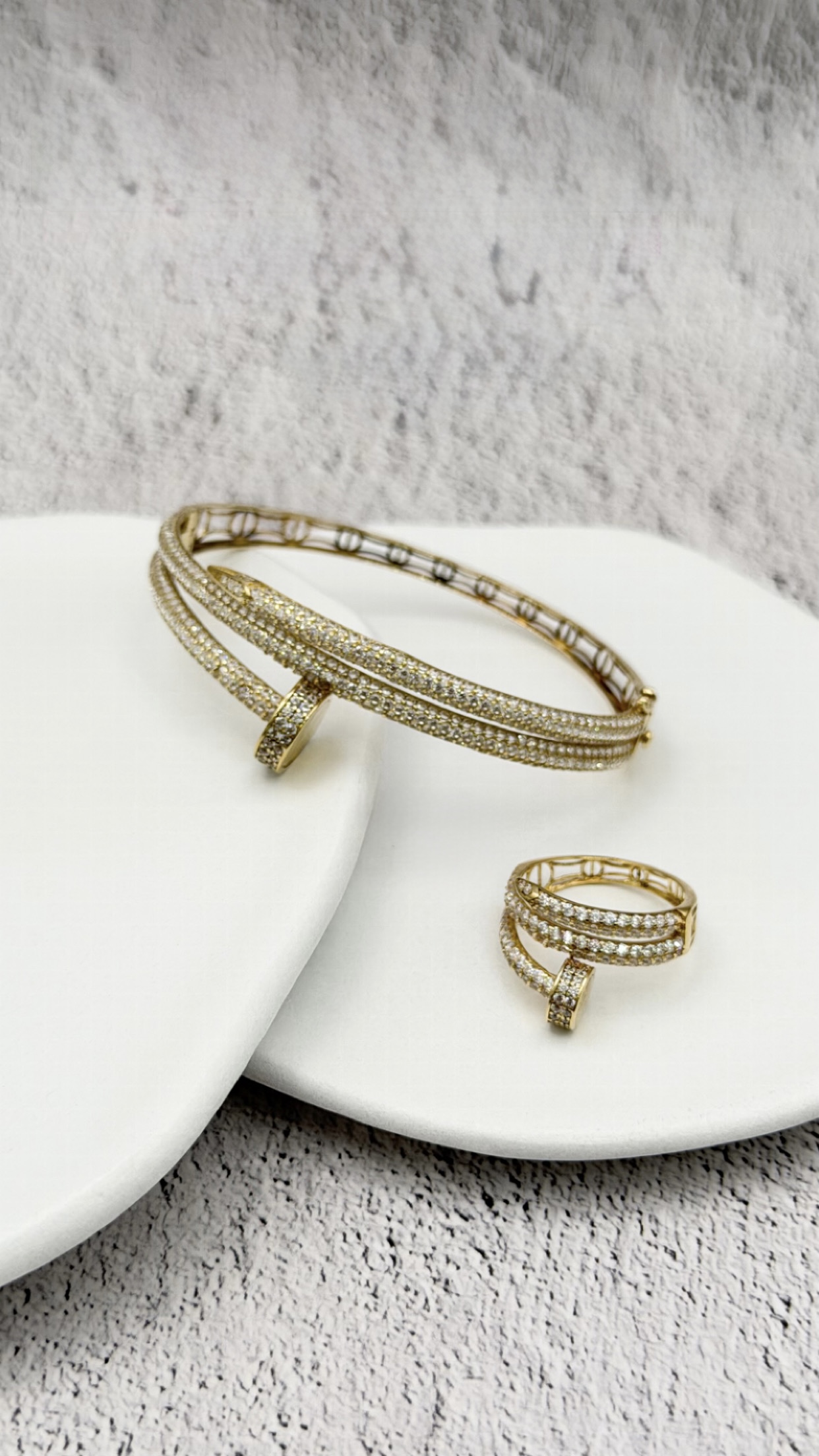  اسورة مع خاتم عيار 18k 