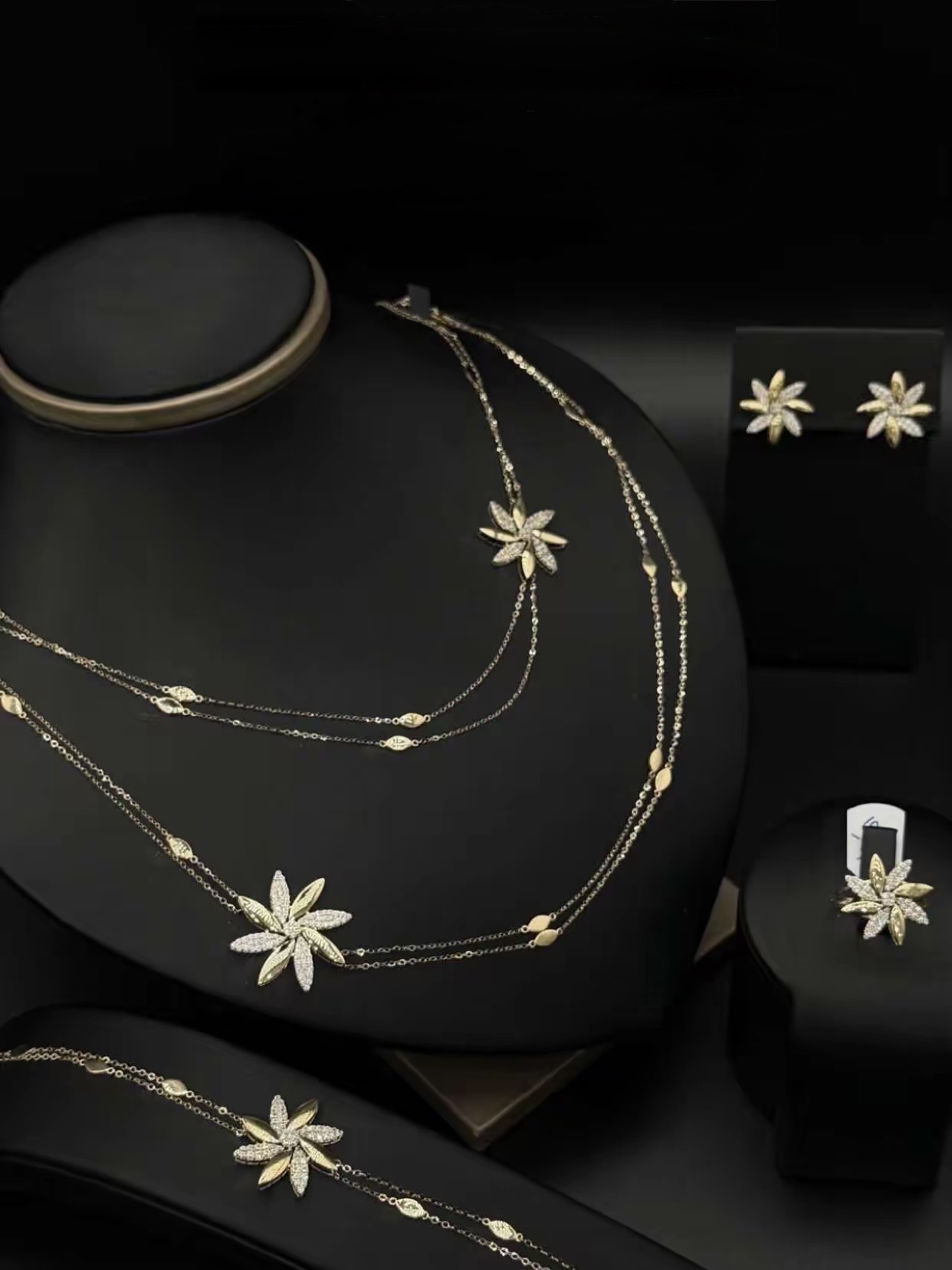  طقم ايطالي مميز عيار 18k 