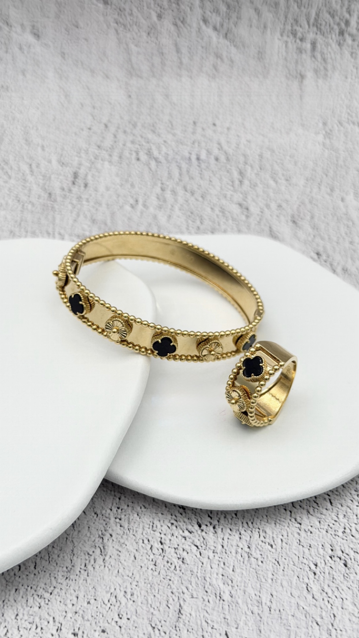  اسورة مع خاتم فانكليف عيار 18k 