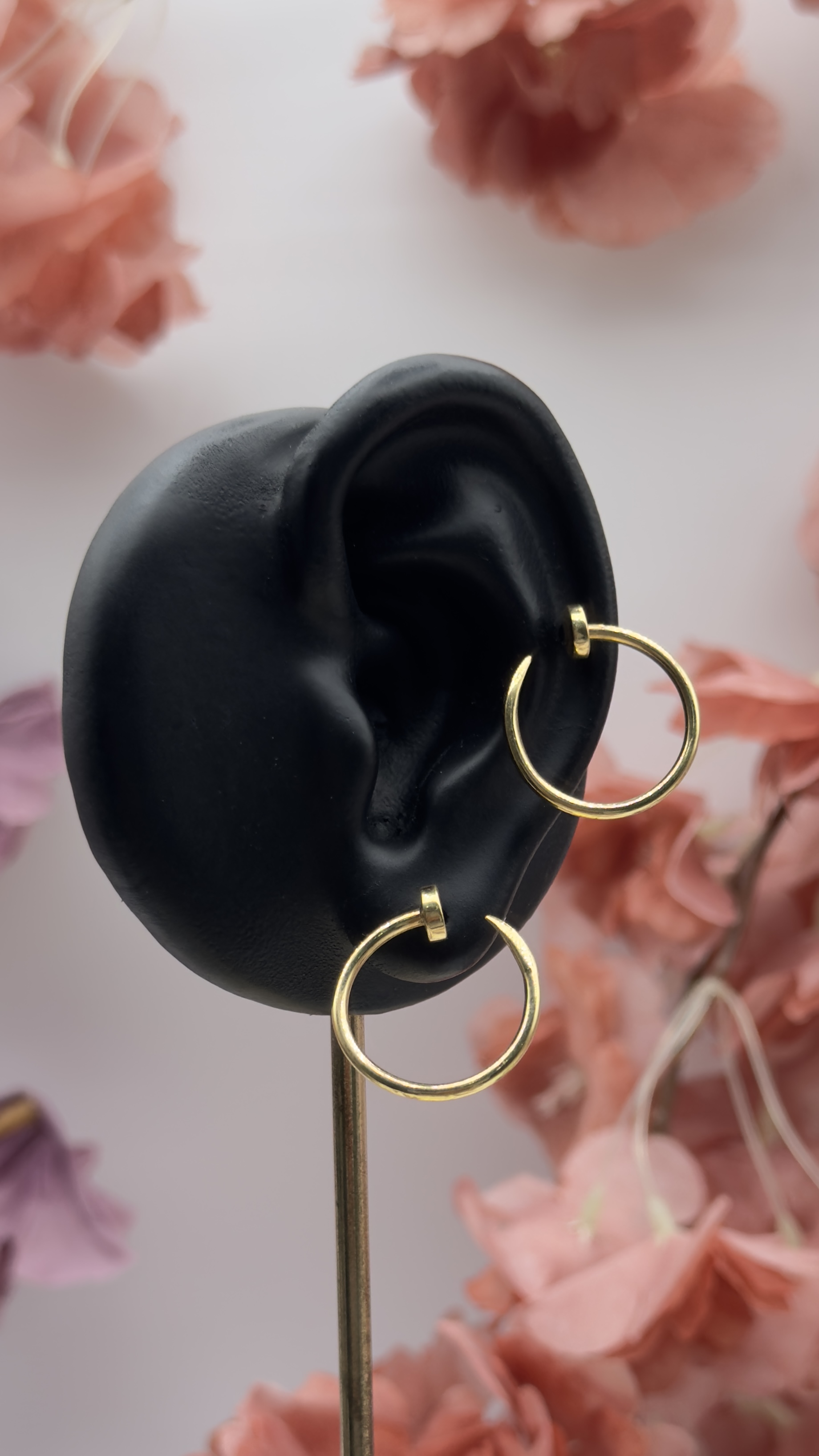  حلق كارتير مسمار عيار 18k 