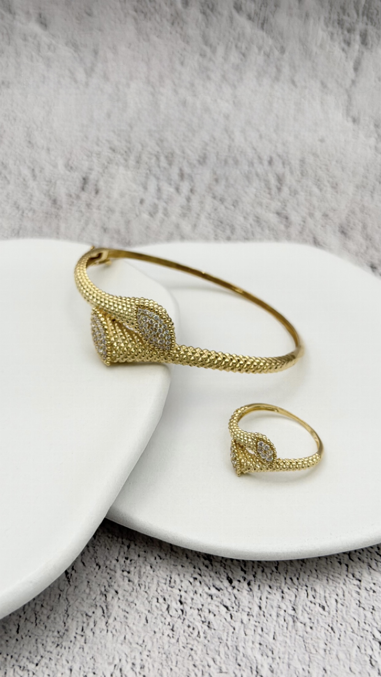  اسورة مع خاتم عيار 18k 