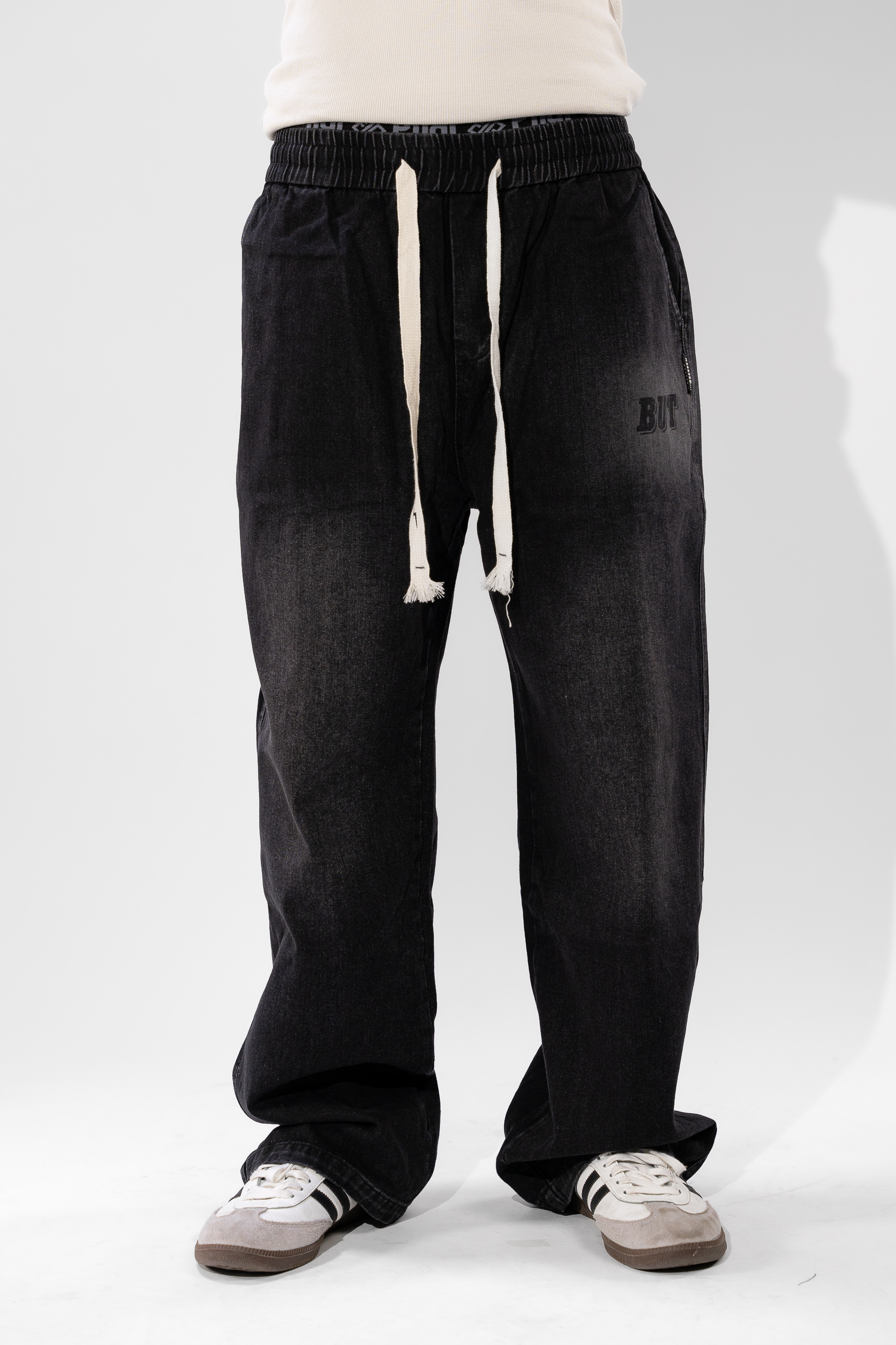 Wide-Leg Jeans