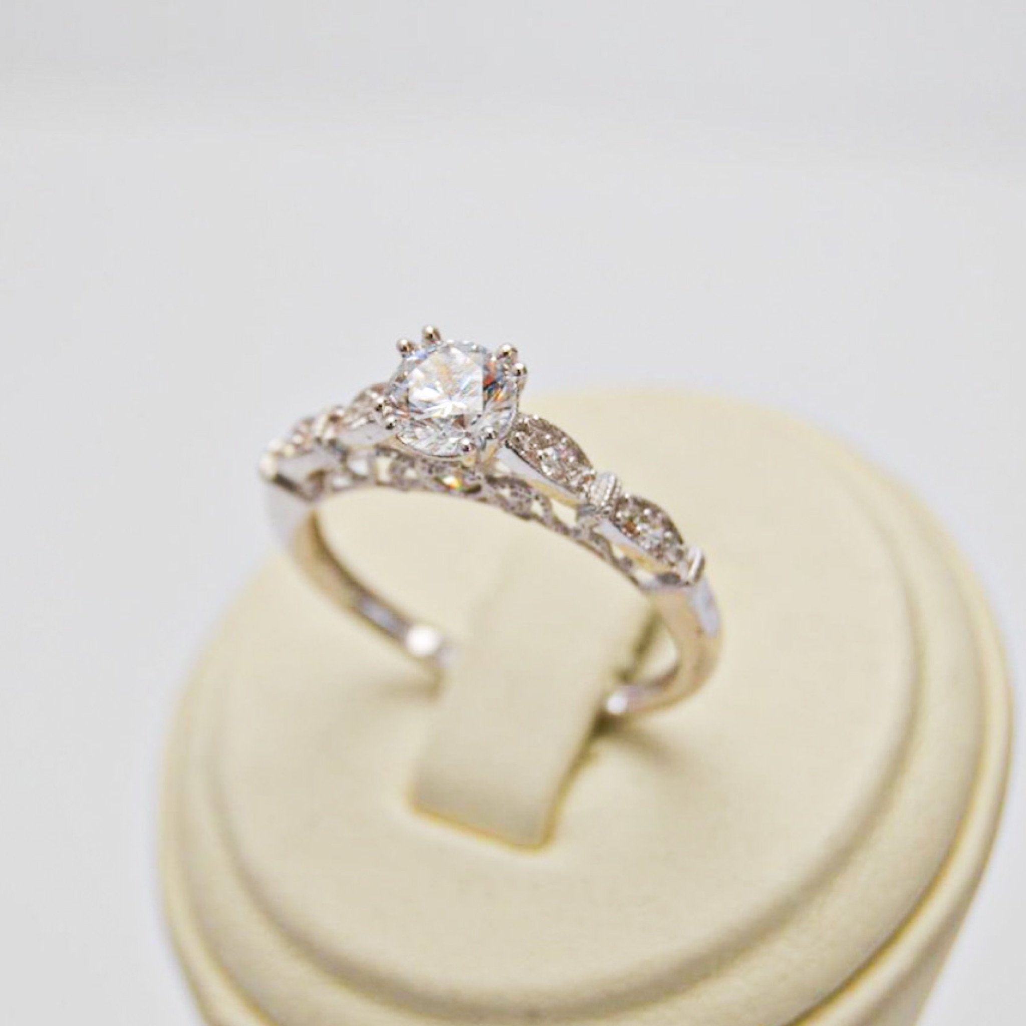  white gold ring 18k 