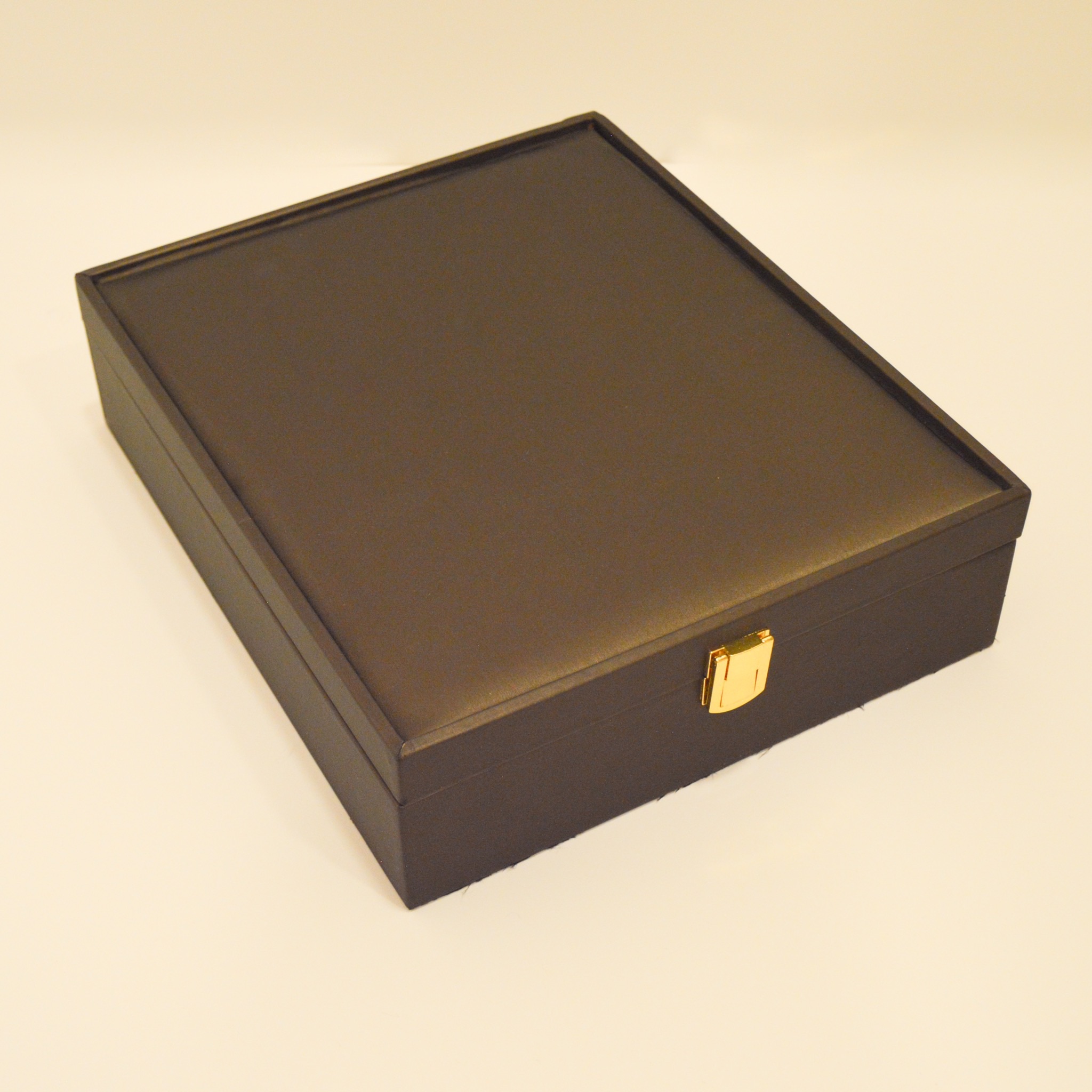  Brown jewelry box  