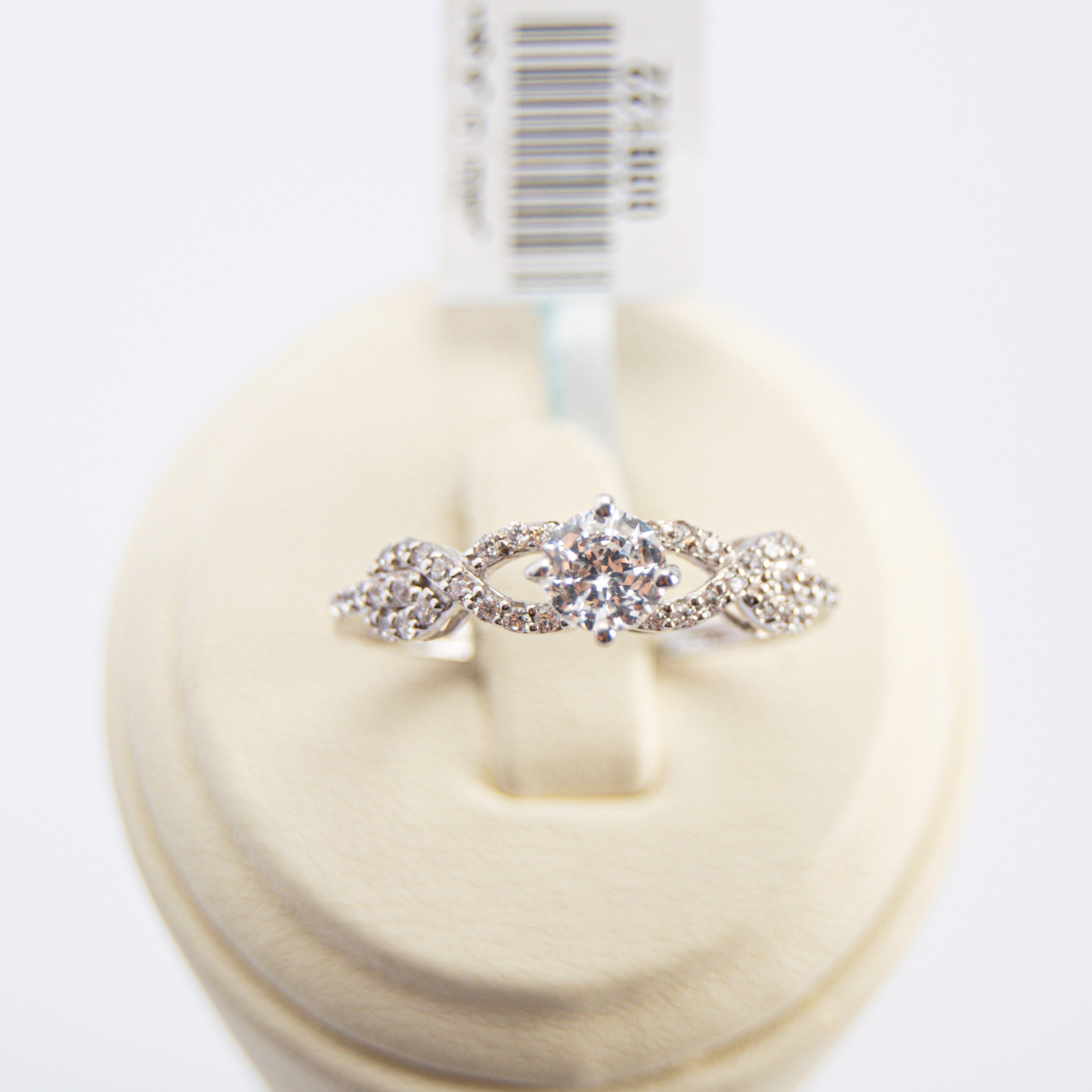  white gold embiror solitaire, 18k 