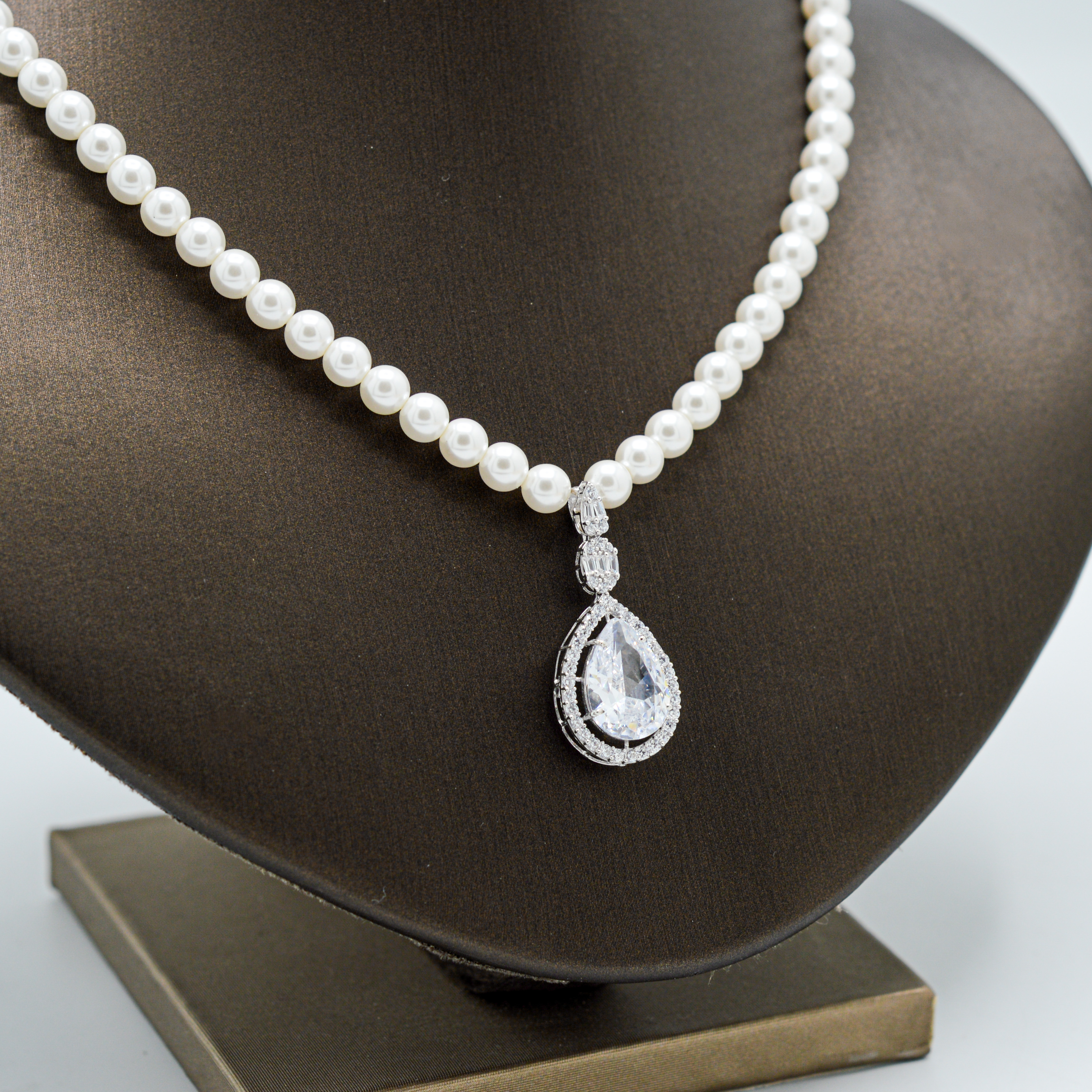  Pearls and gold necklace 18k 