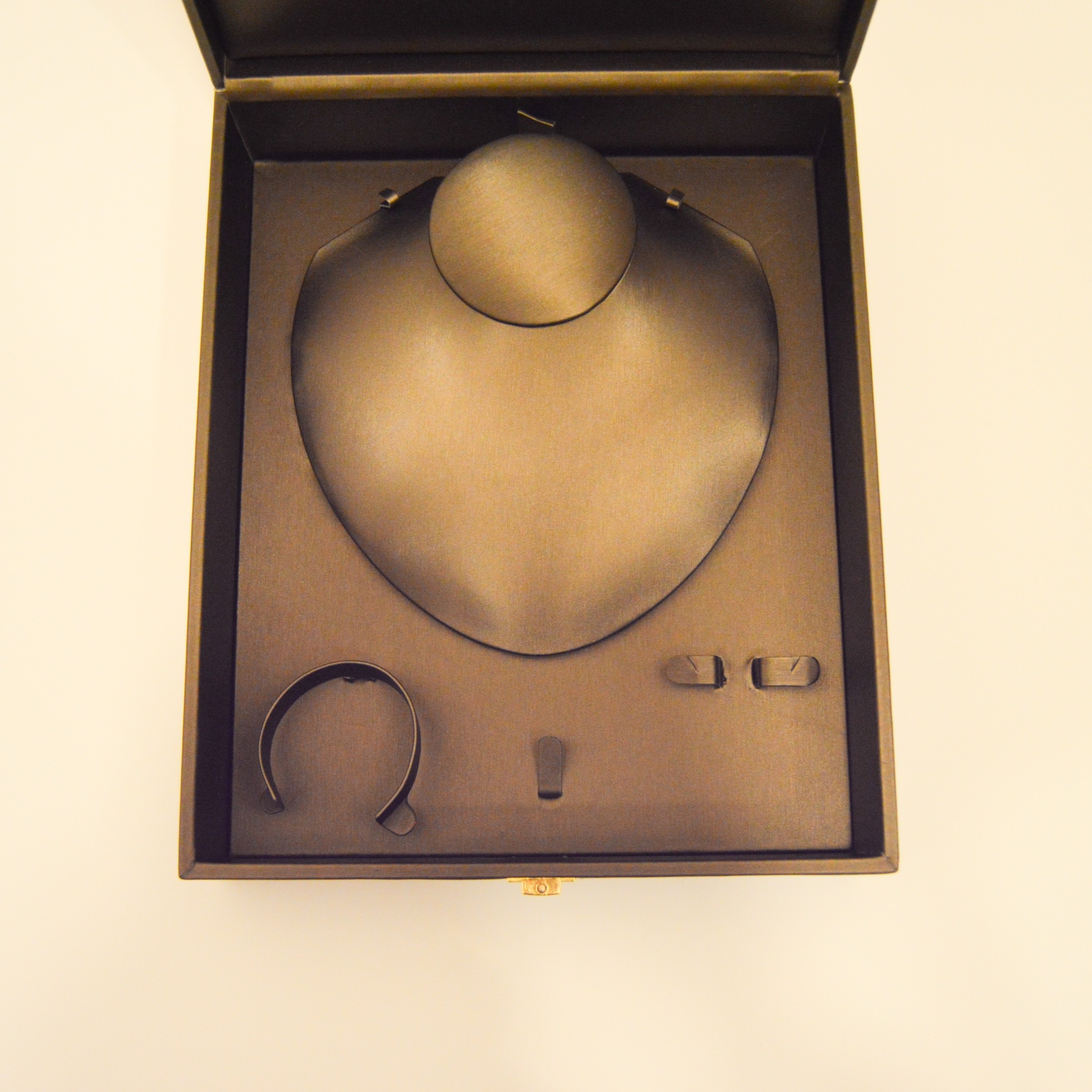  Brown jewelry box  