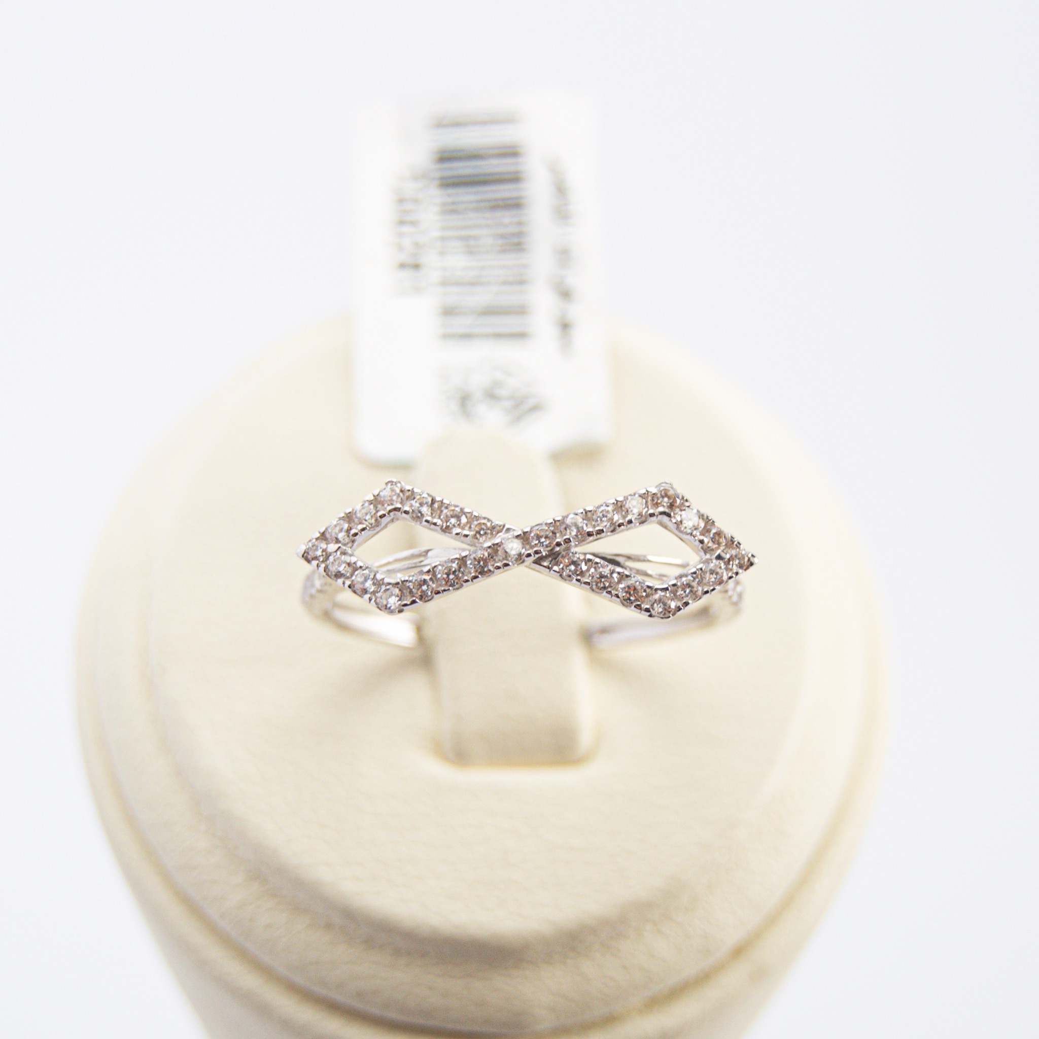  white gold ovel ring, 18k 