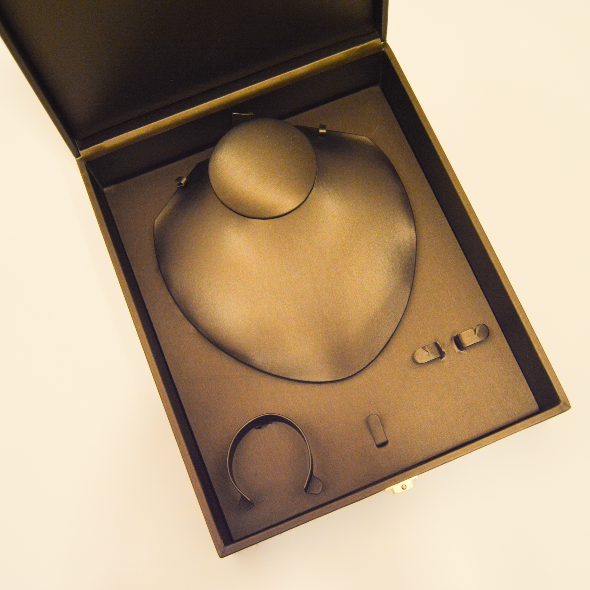  Brown jewelry box  