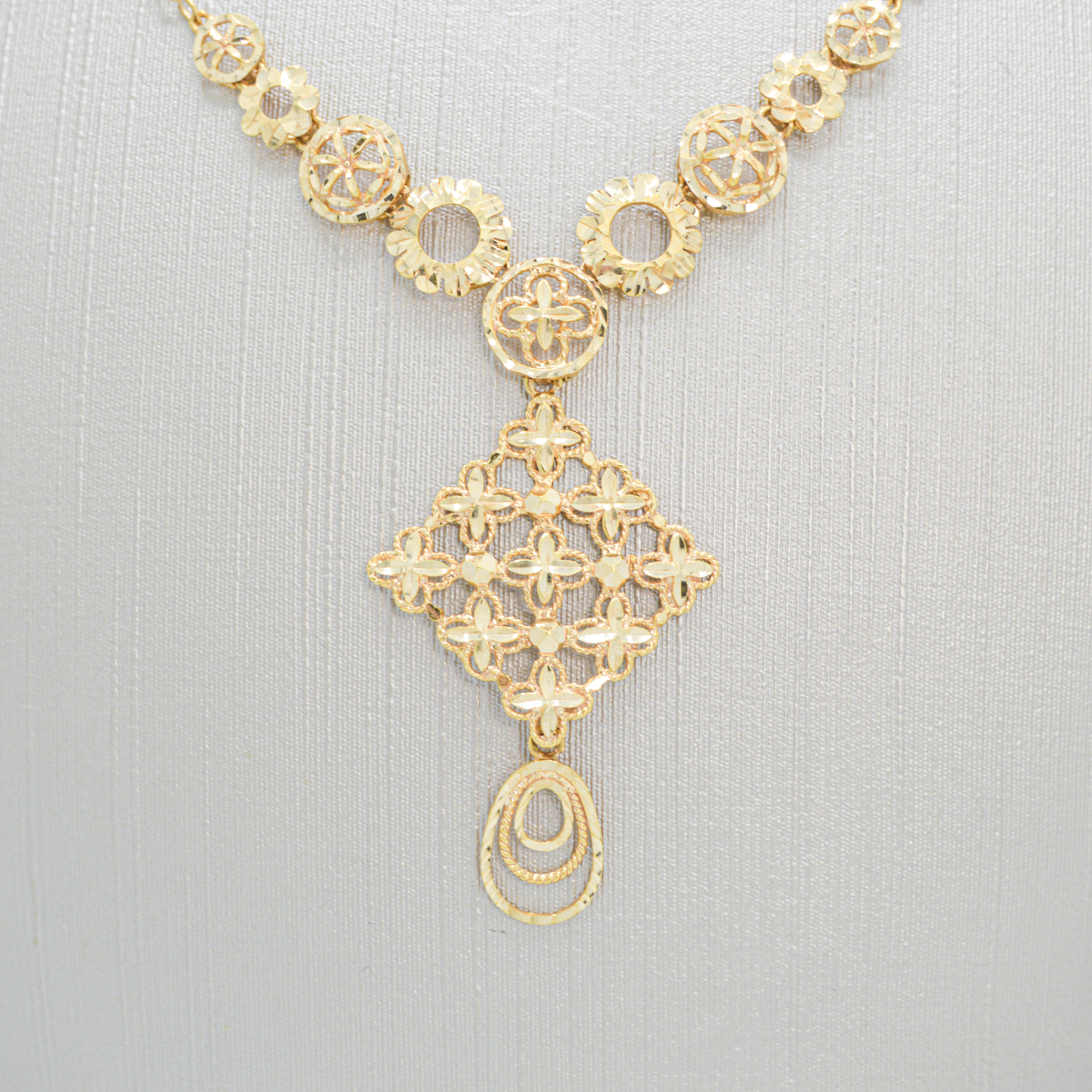  Almnthorah necklace 2 21k, gold  