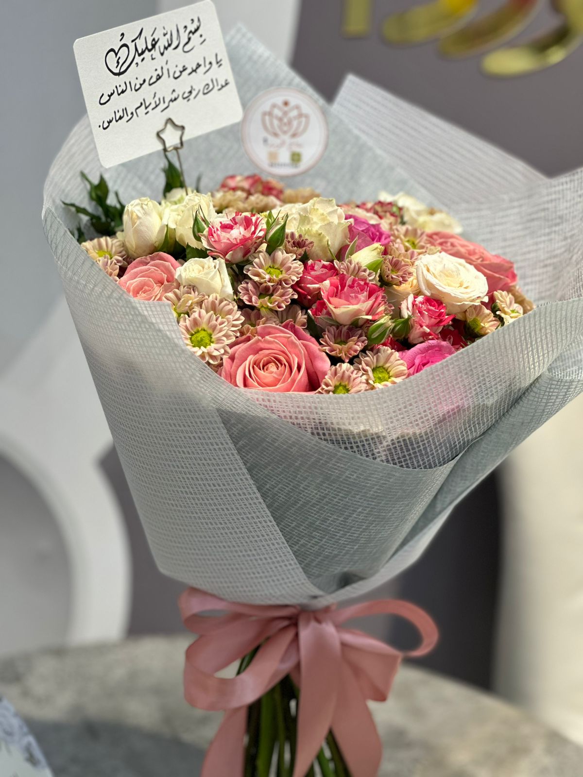 بوكيه ورد انيق بتصميم فاخر هدية مثالية لكل مناسبة بتاع الورد
