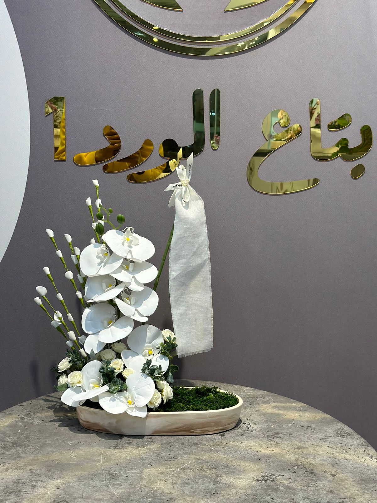 ورد صناعي ابيض