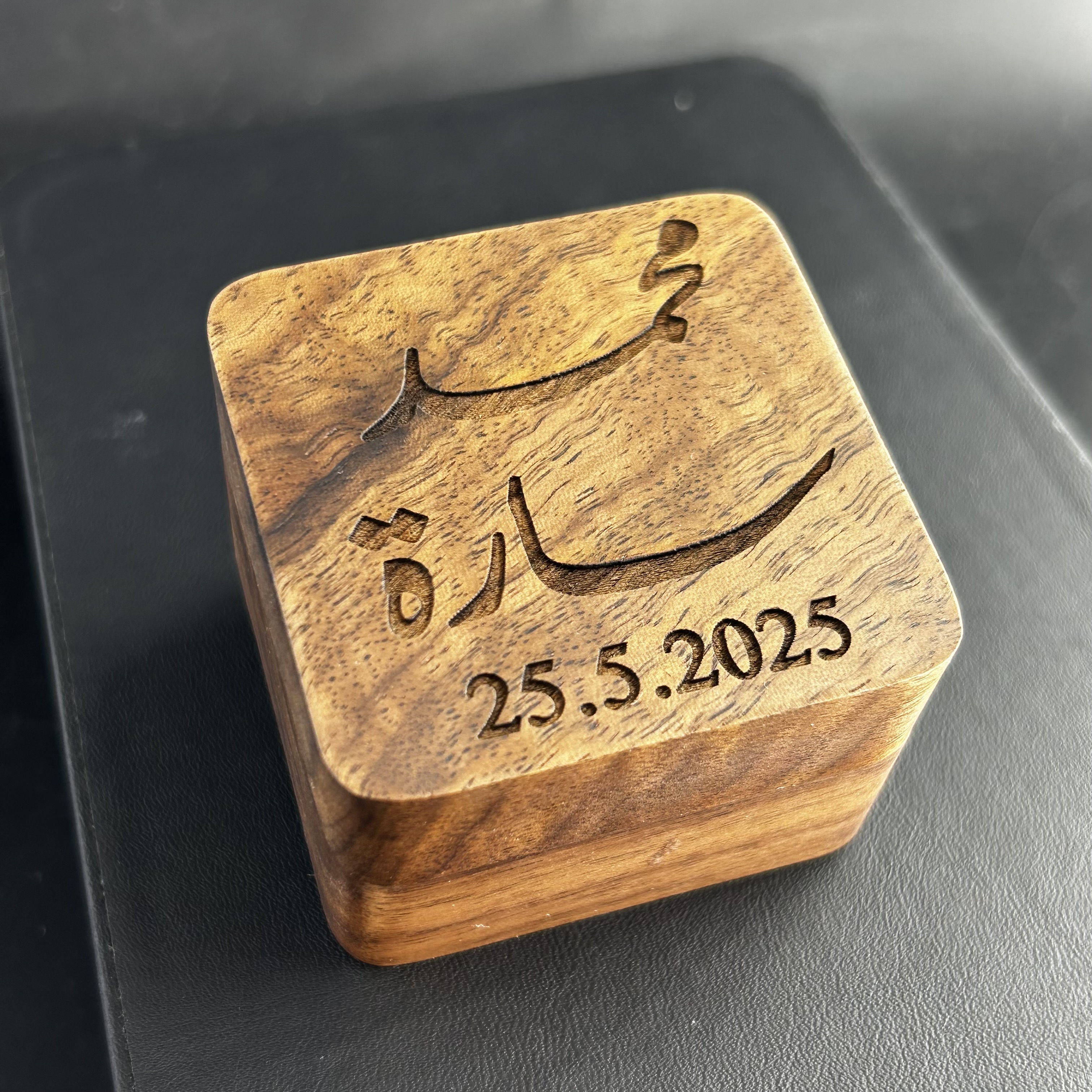 علبة مجوهرات من دانة العروس تصميم أنيق جودة عالية