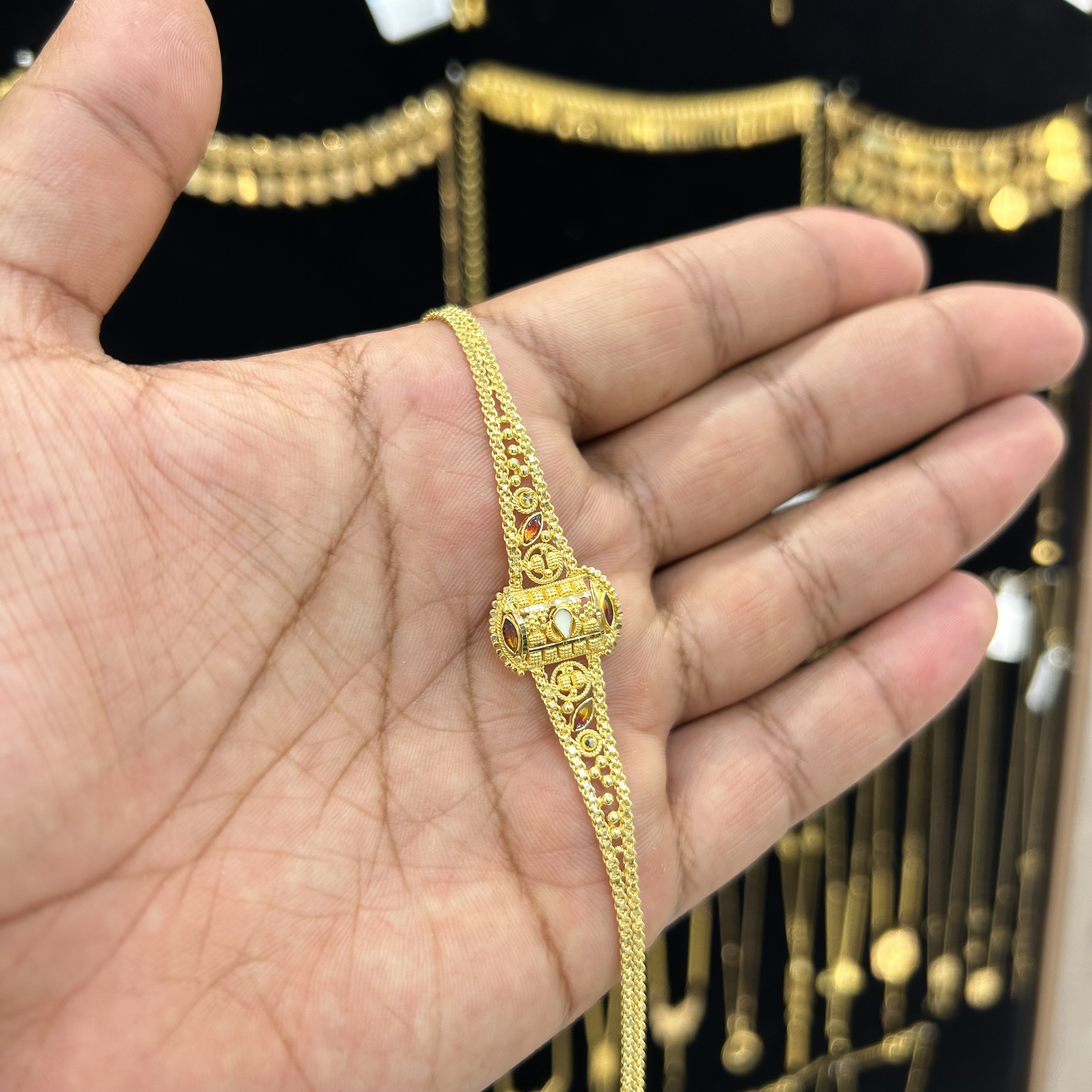 سوار ذهب نسائي من دانة العروس تصميم أنثوي
