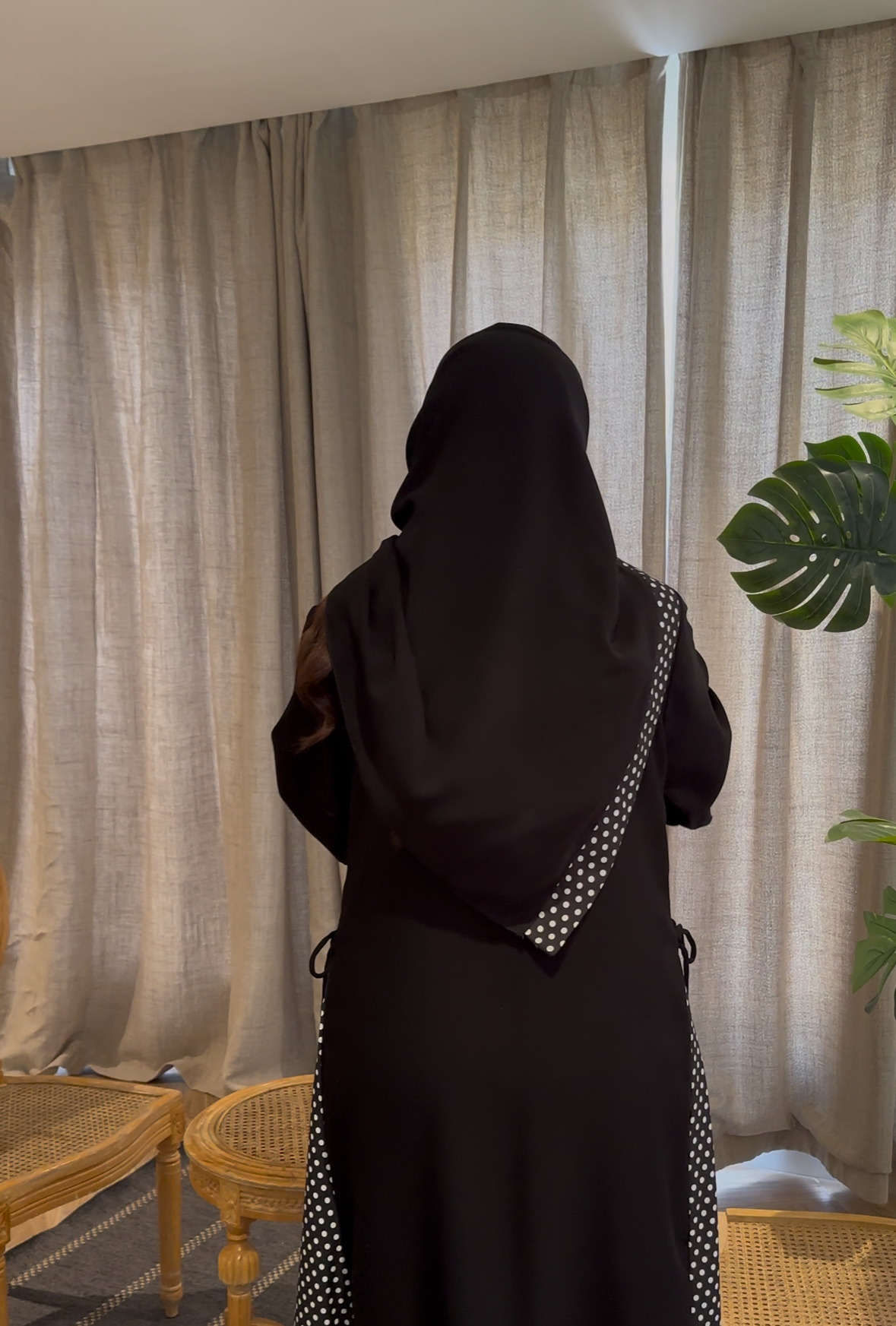  عباية بكسرات جانبية