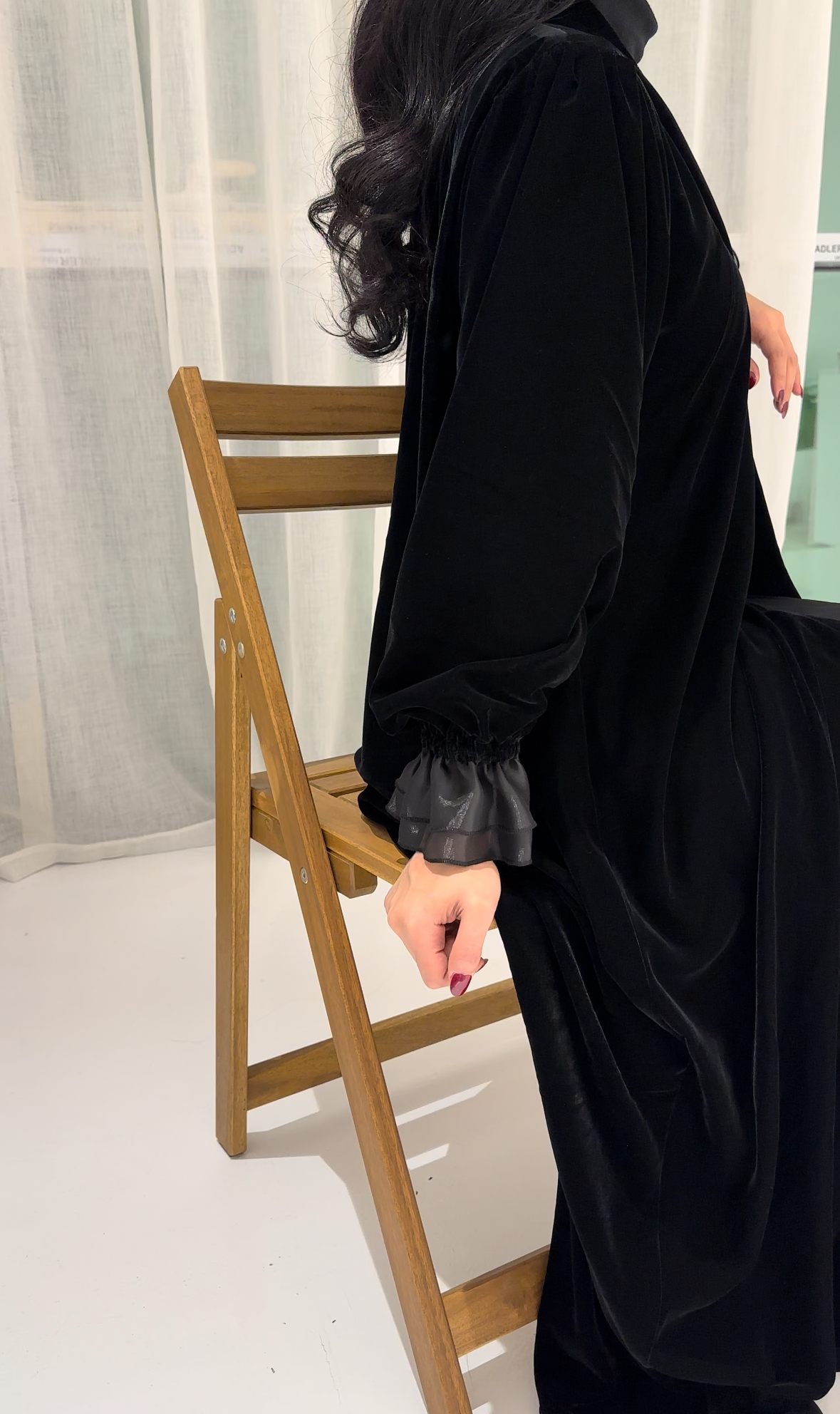  عباية مخمل اسود