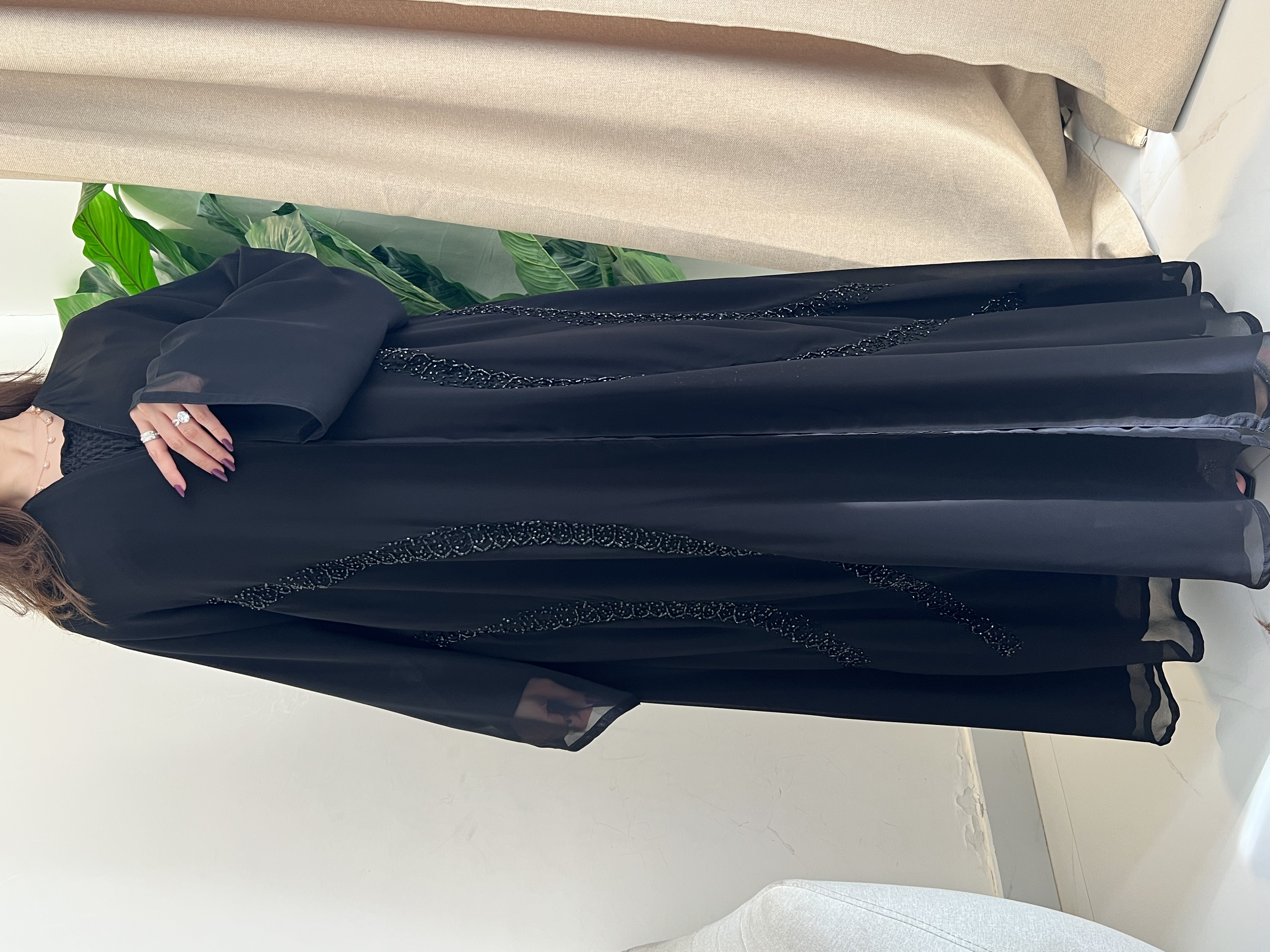 عباية مطرزة اسود