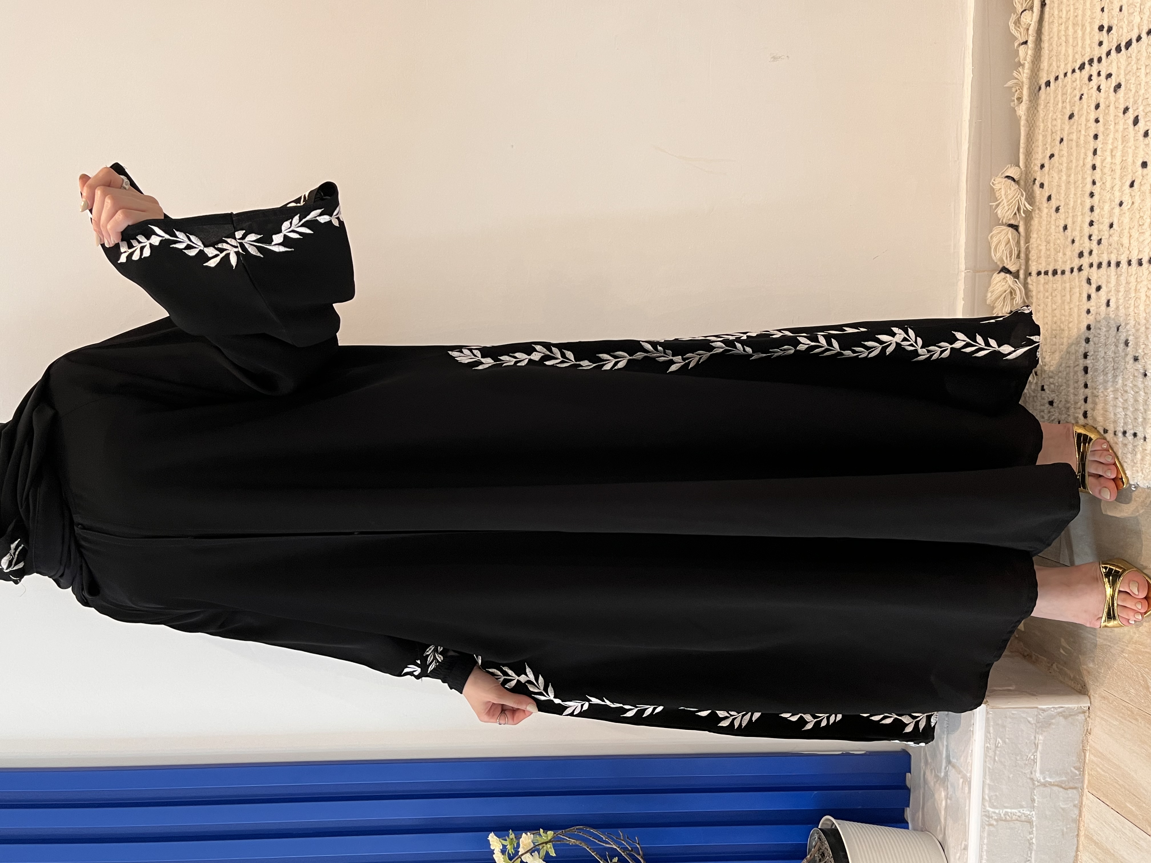  عباية كلوش مطرزة 