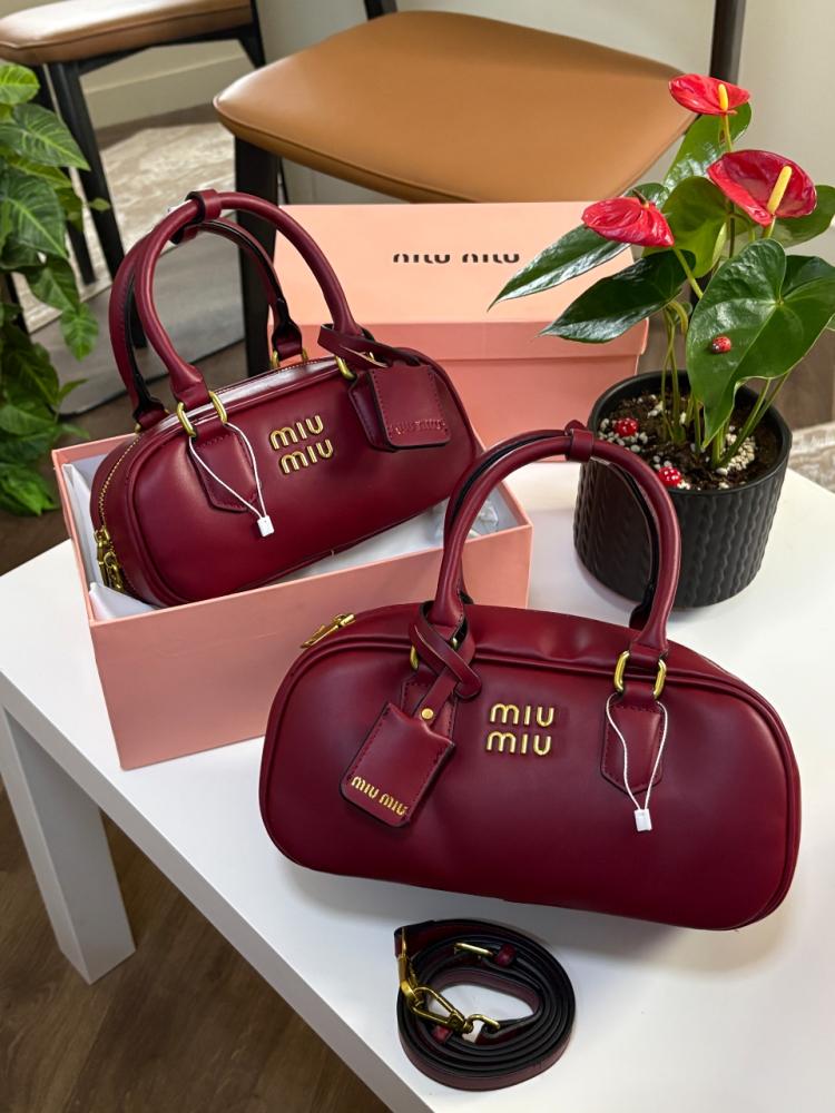  شنطه MIU MIUالهبة  