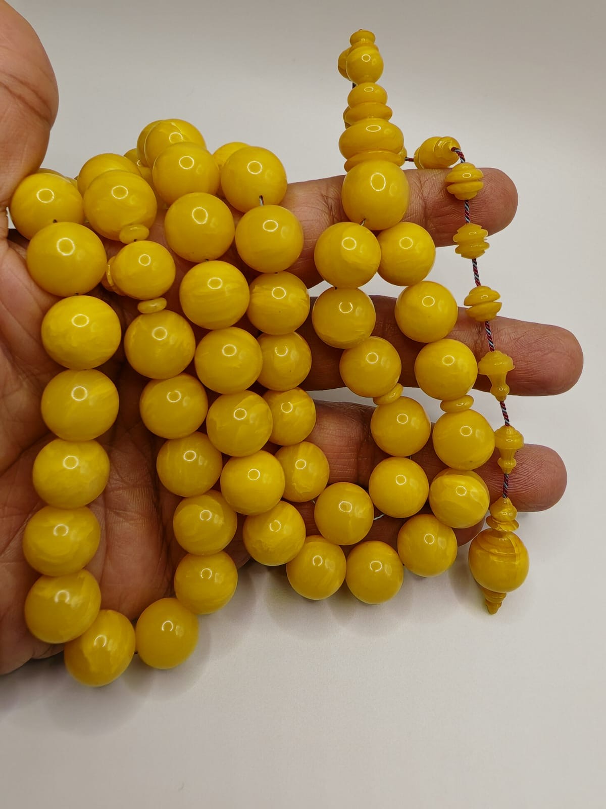 مسباح بكلايت أفياش أمريكية صب قديم بلون أصفر خردلي بشكل دائري وخراطة احمد الصعيدي