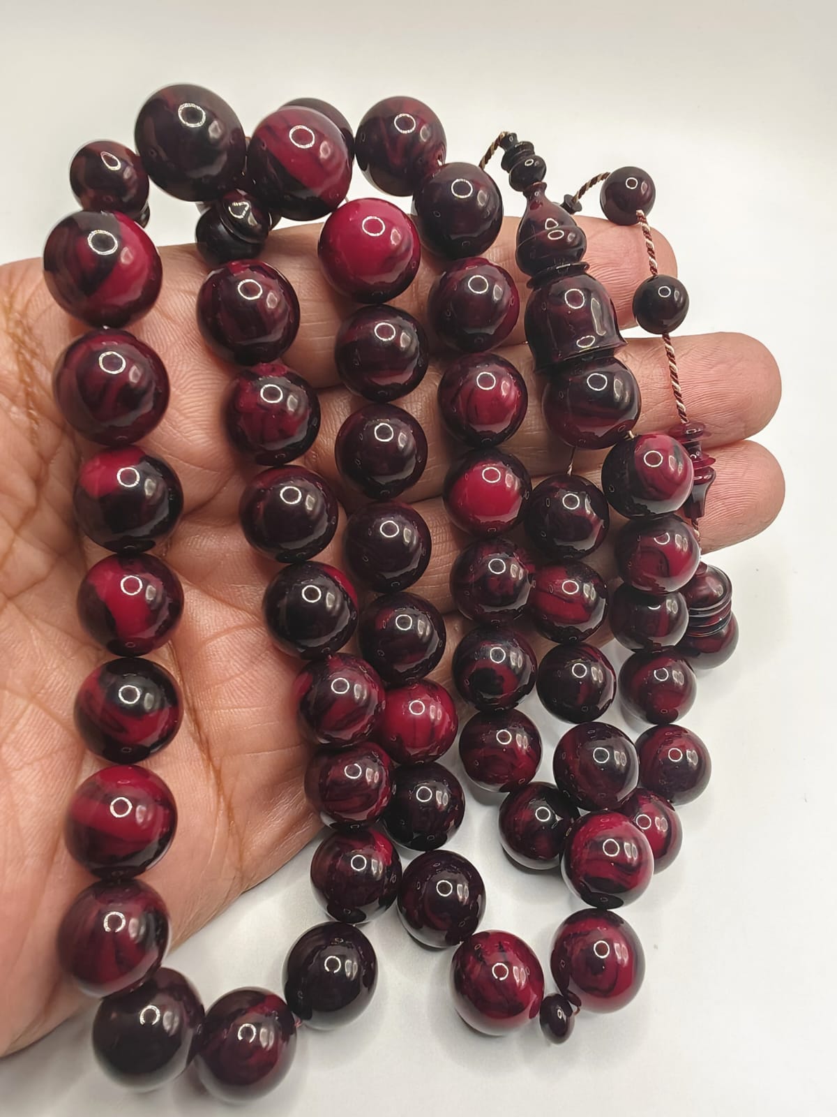 New cast Faturan misbaha in tutti tone, 51 round beads, 59g, with shahid and a refined elegant character.