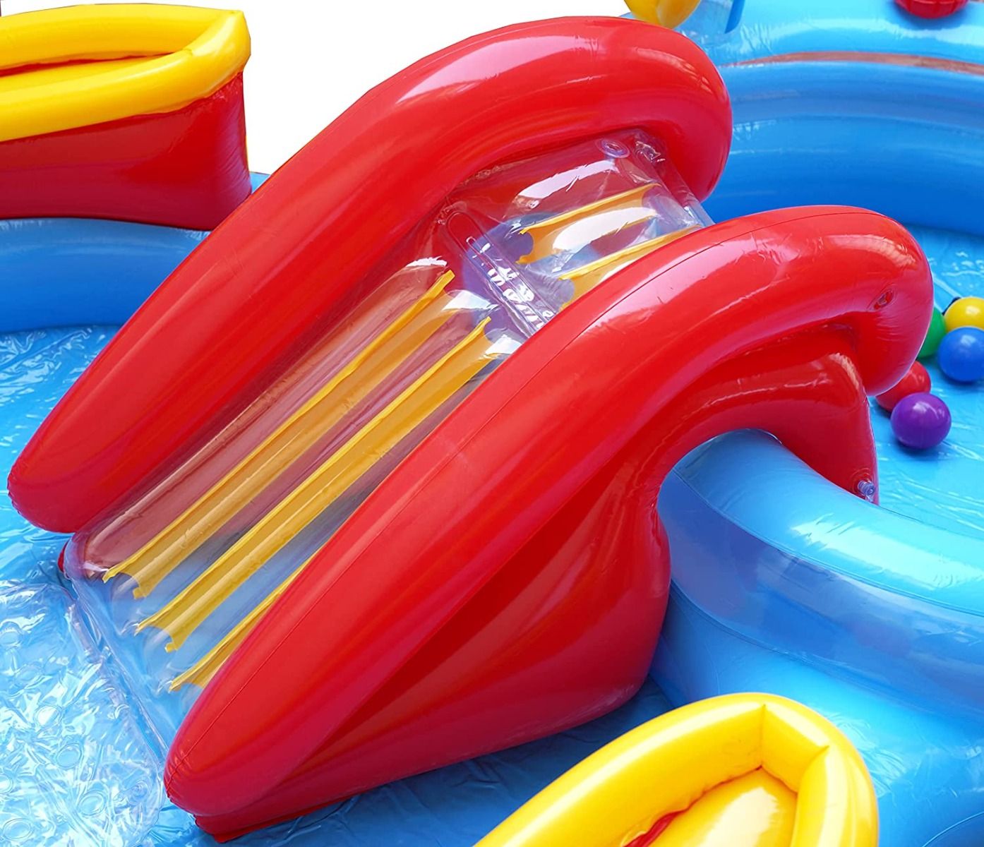  مركز ألعاب، عوامة قوس قزح 