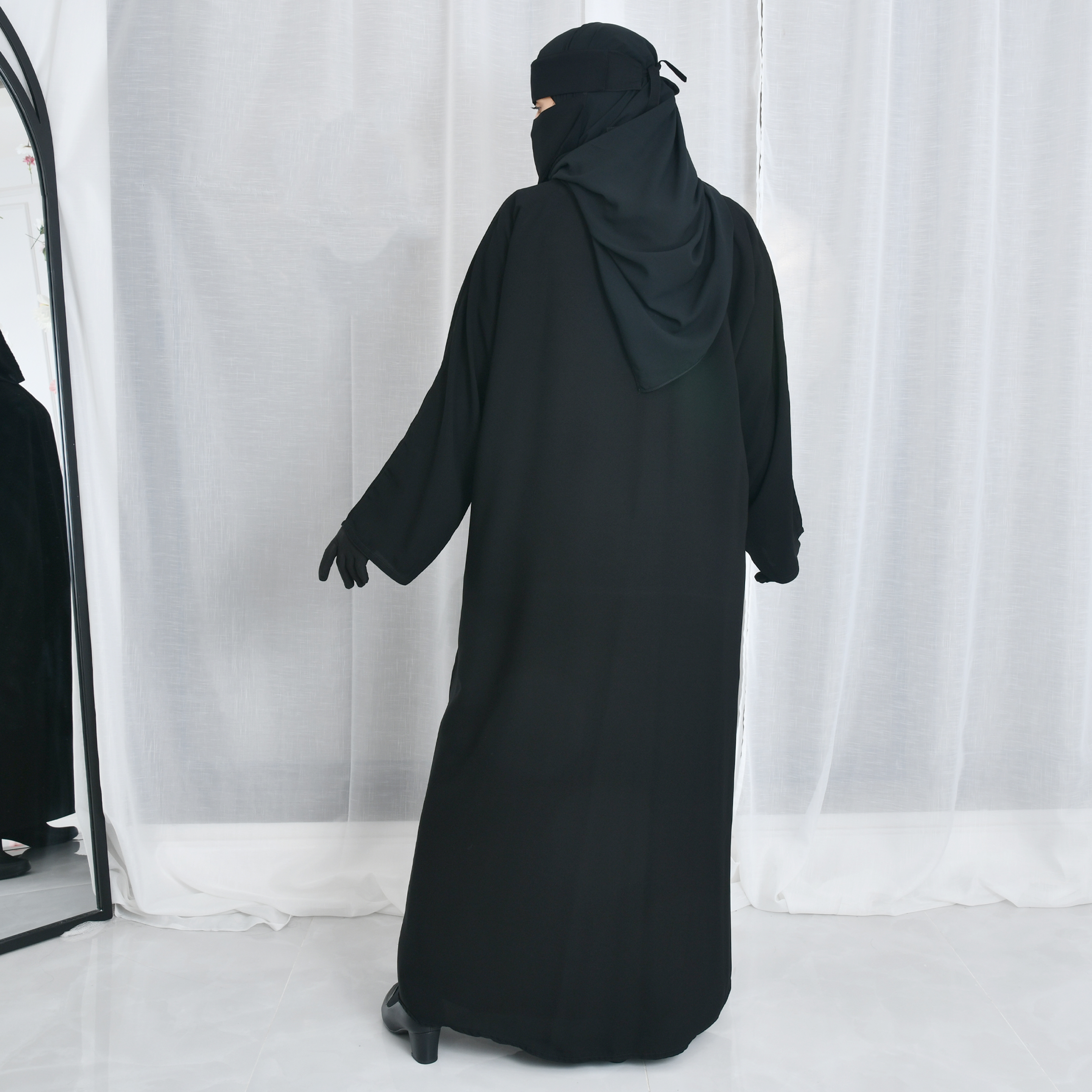  عباية كتف سوداء سادة بسحاب اغلاق 